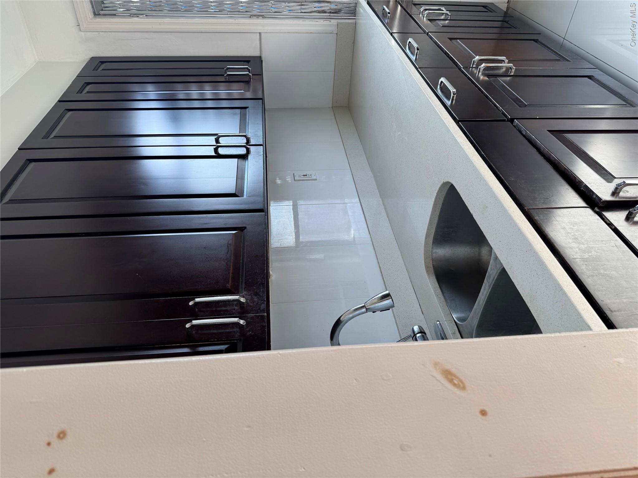 2925 Matthews Avenue, Unit 6H photo 4