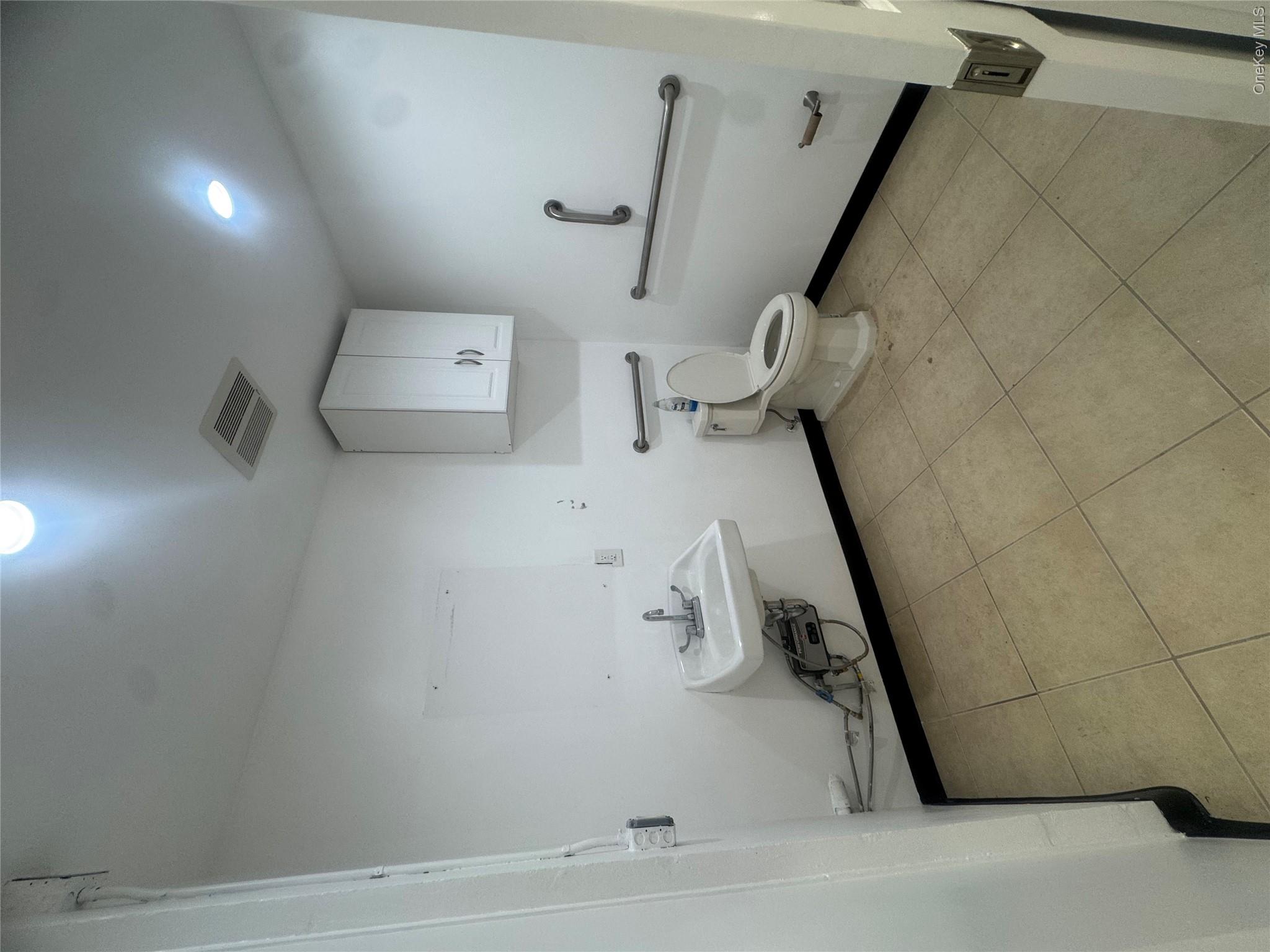 106-14 Astoria Boulevard – For Rent photo 7