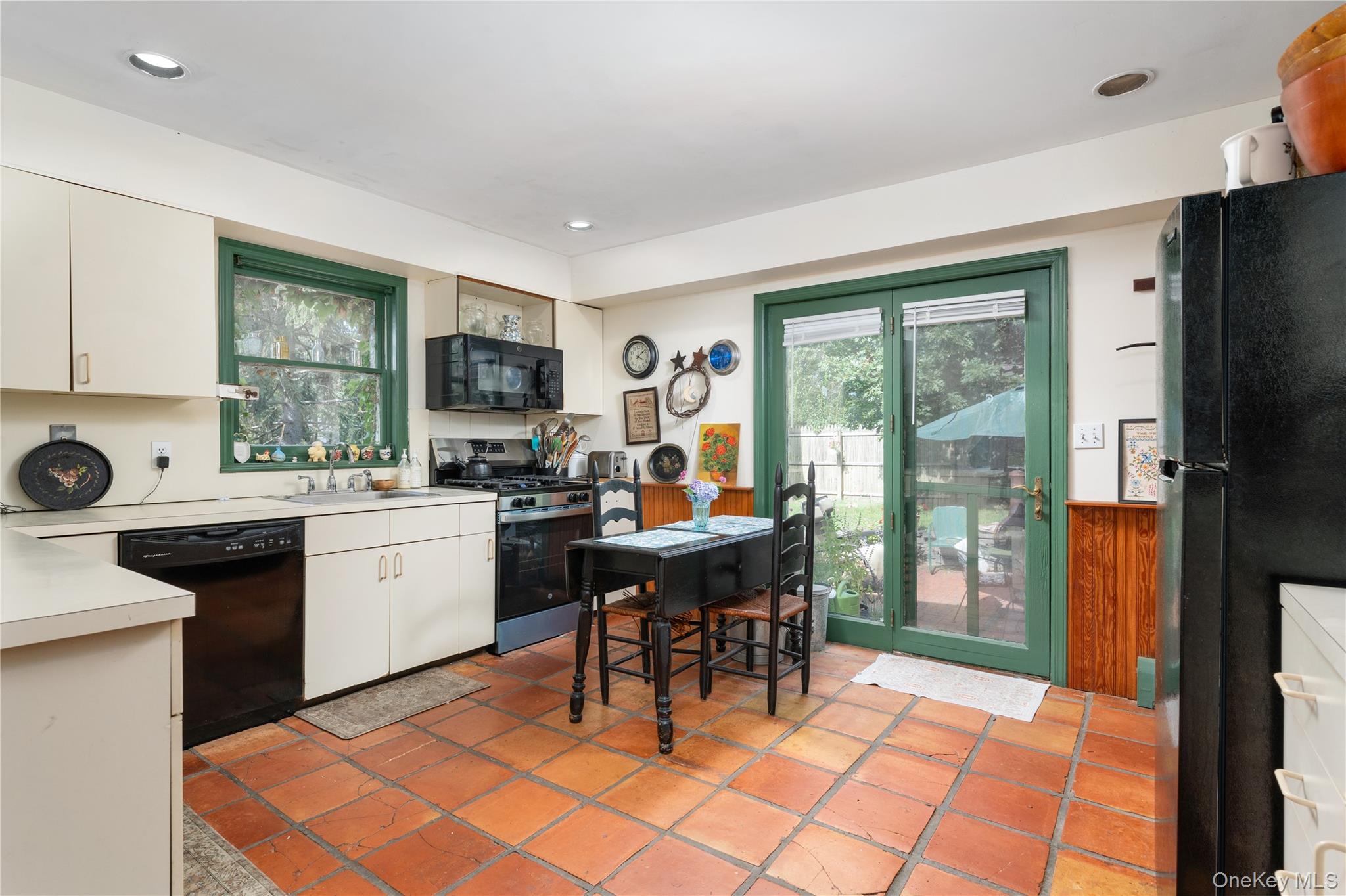 19 Washington Avenue E – For Sale photo 6