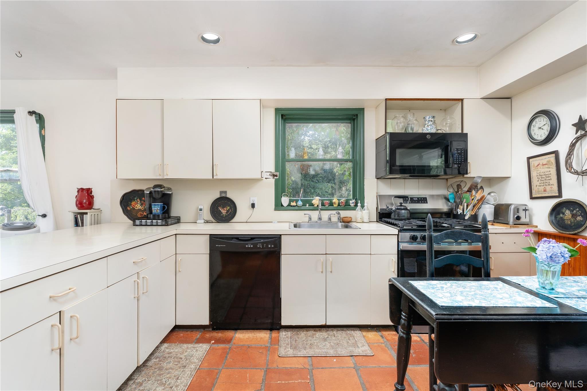 19 Washington Avenue E – For Sale photo 8