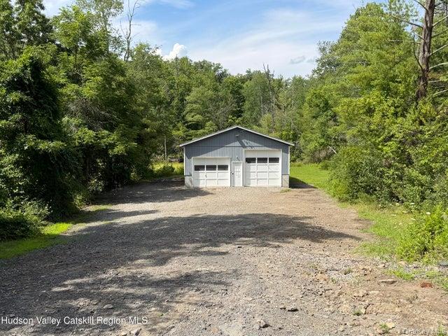 37 Beesmer Road – For Sale photo 3