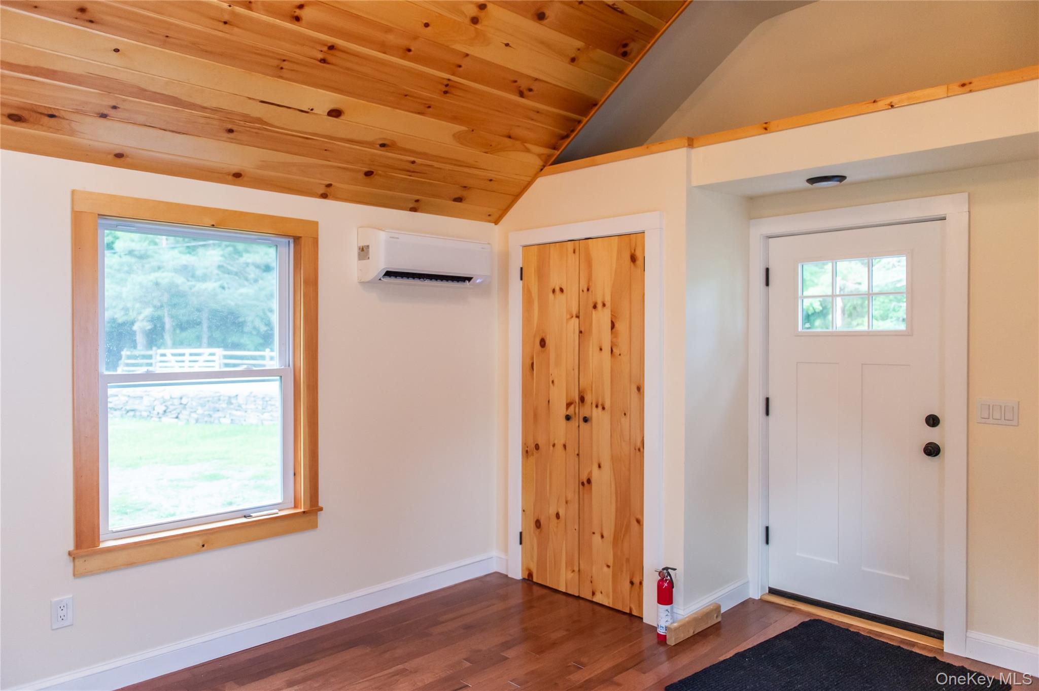 449 N Quaker Lane, Unit COTTAGE photo 4