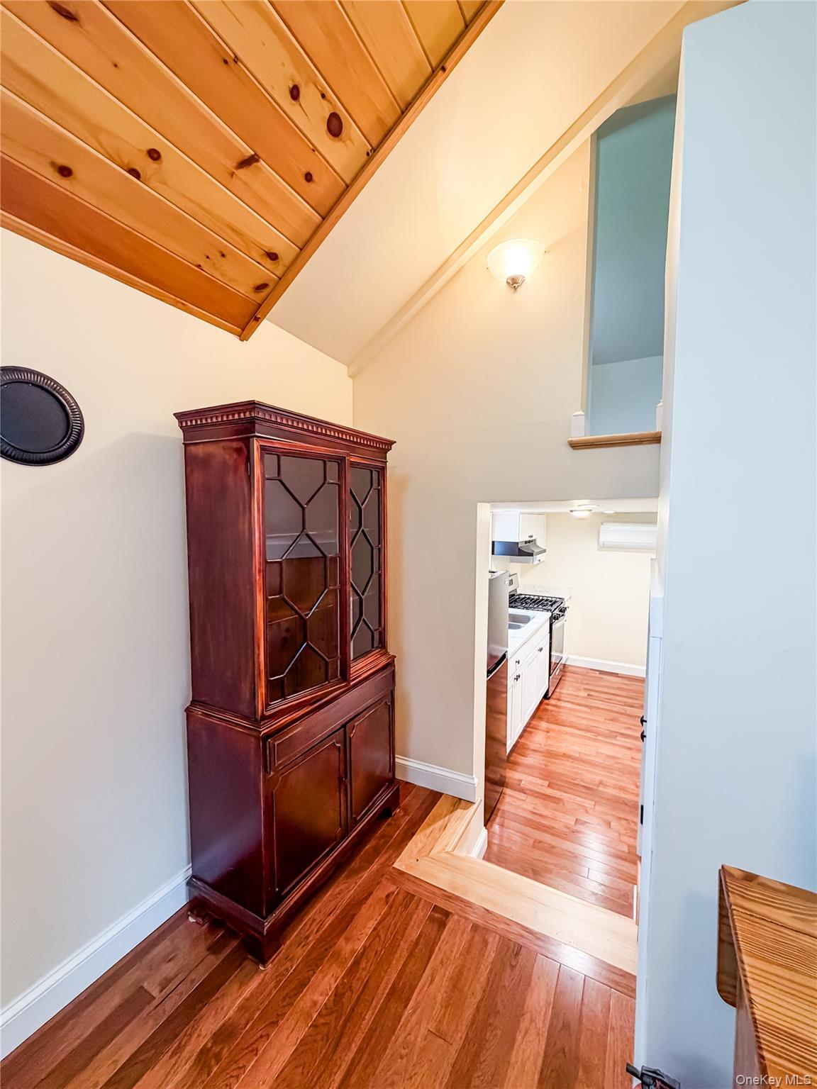 449 N Quaker Lane, Unit COTTAGE photo 5