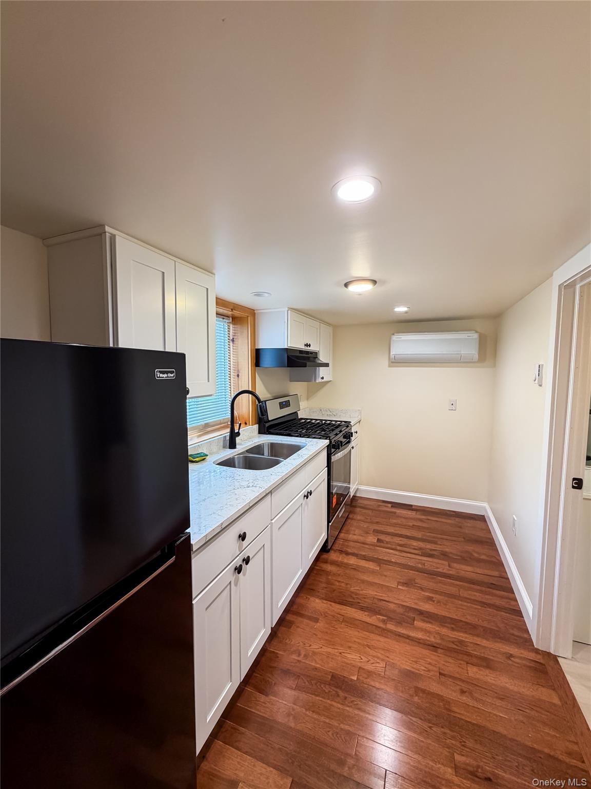 449 N Quaker Lane, Unit COTTAGE photo 7