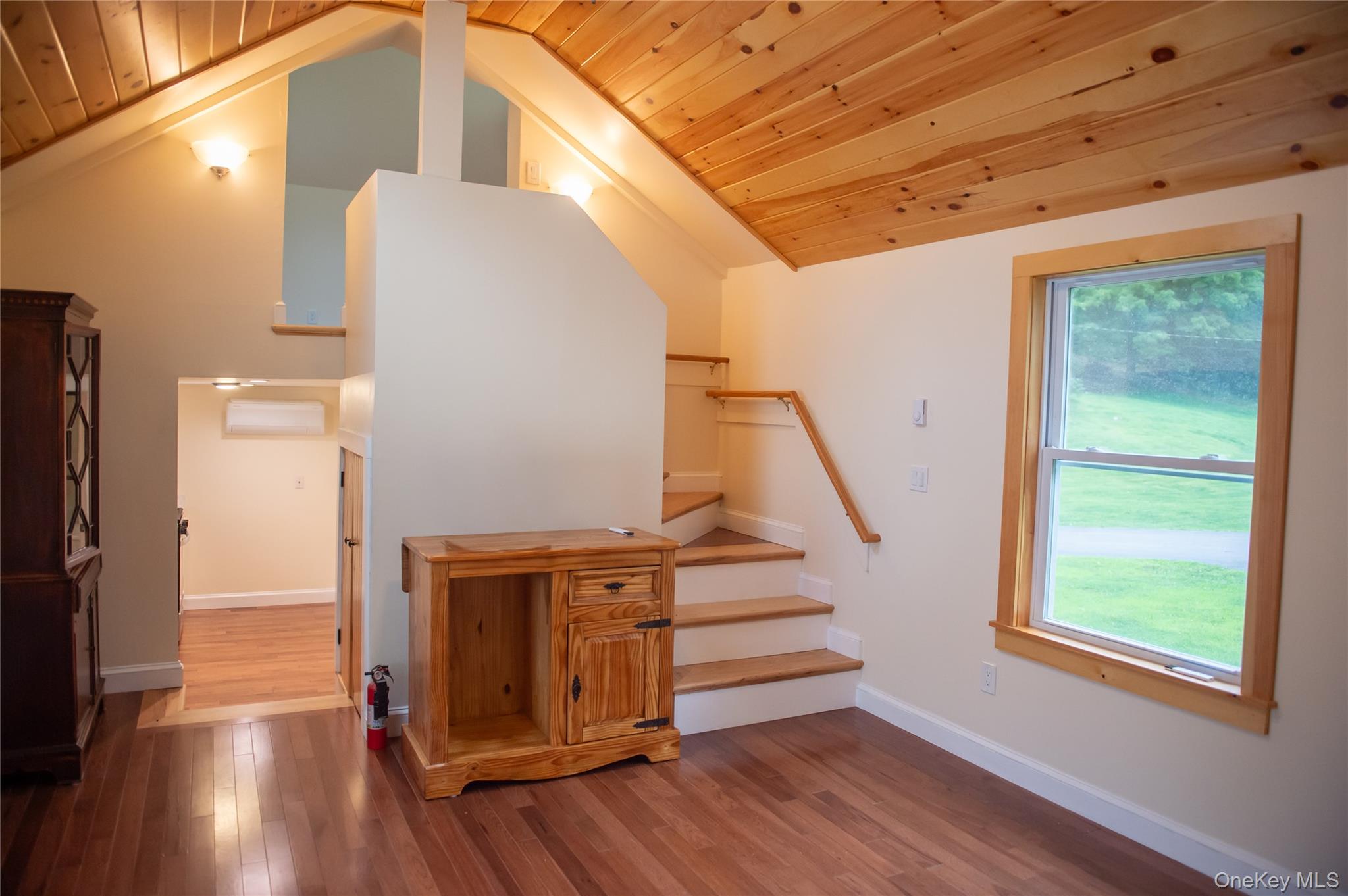 449 N Quaker Lane, Unit COTTAGE photo 3