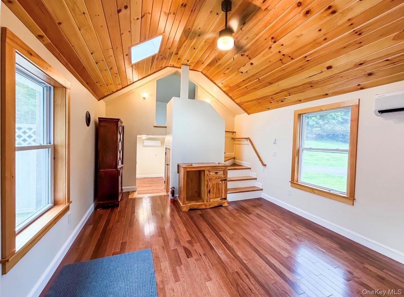 449 N Quaker Lane, Unit COTTAGE photo 2