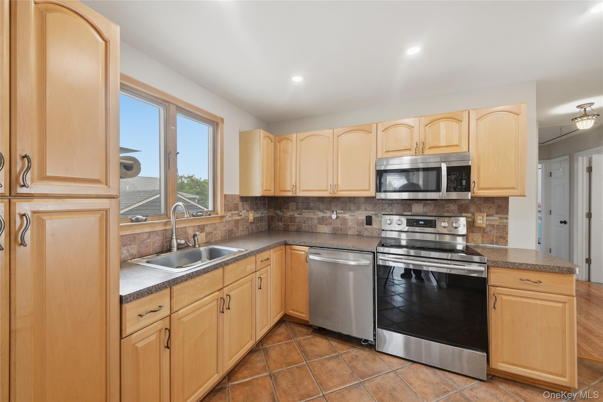 4 Farragut Avenue – For Sale photo 12