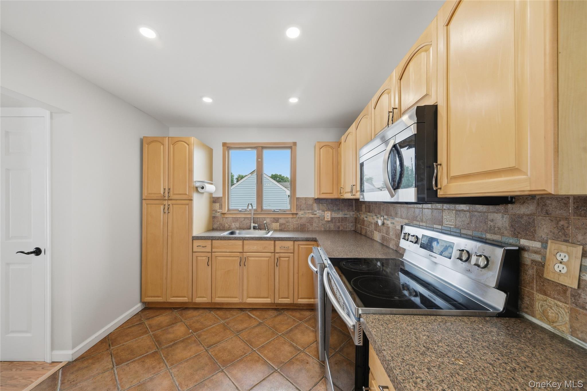 4 Farragut Avenue – For Sale photo 11
