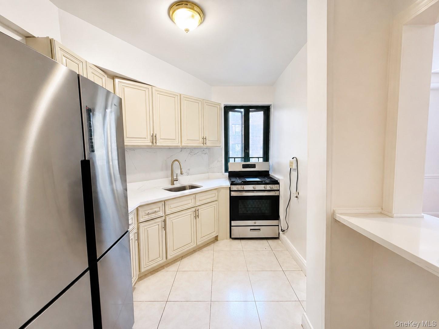 1564 Unionport Road, Unit 5A