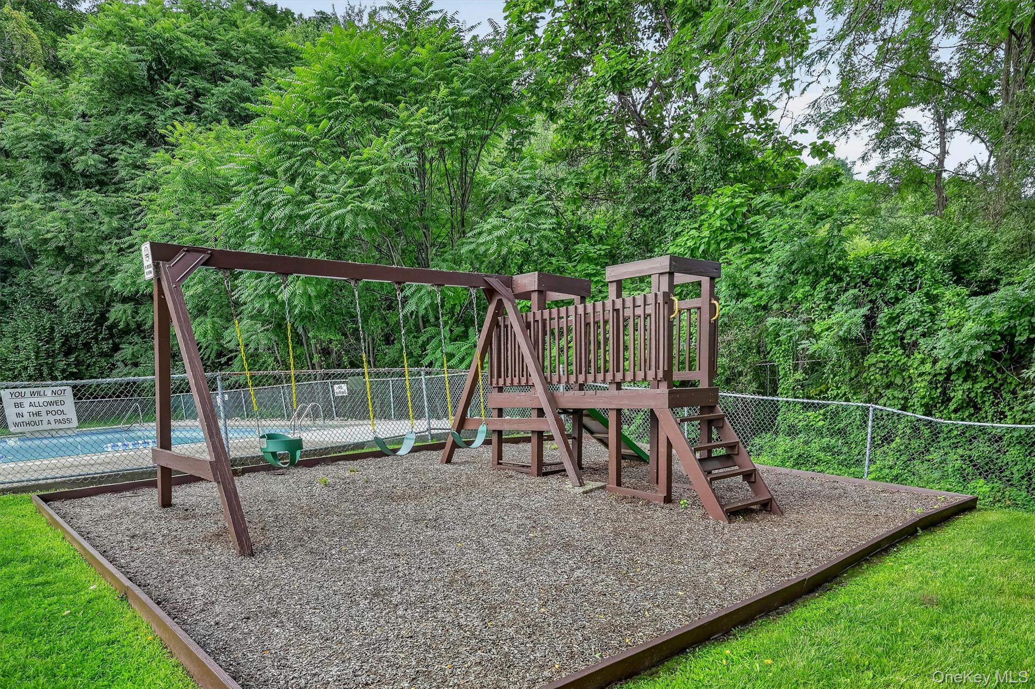 1006 Parr Meadow Drive, Unit 10E photo 23