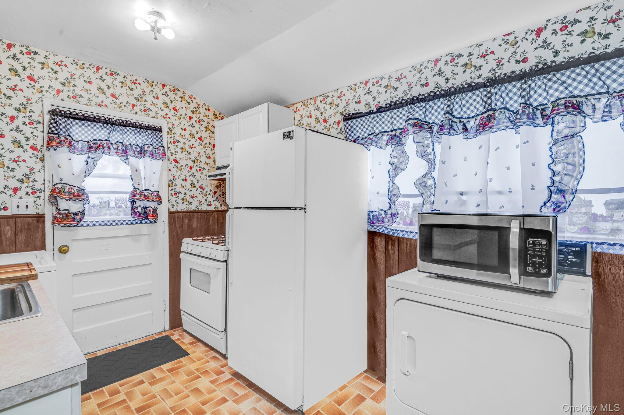 2715 Falcon Avenue – For Sale photo 5