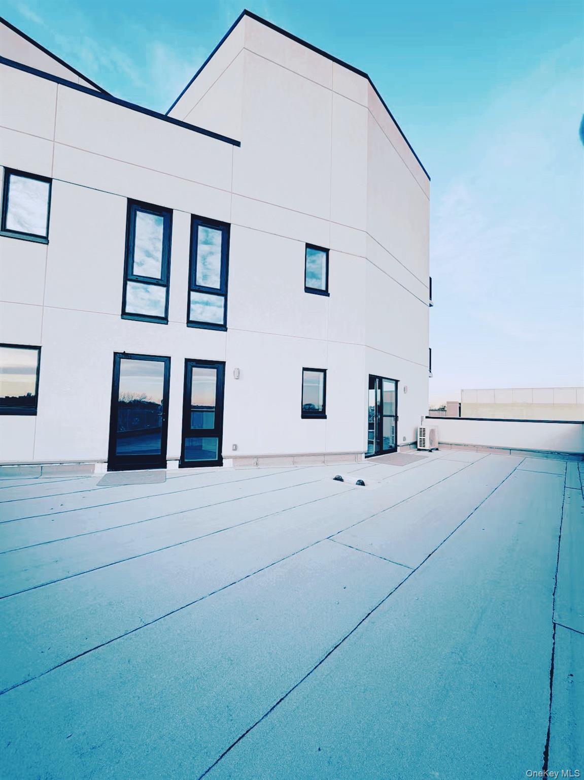 150-02 Northern Boulevard, Unit 4G photo 3