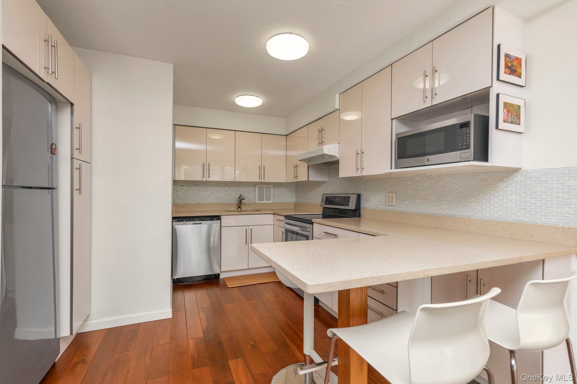 10-10 166 Street, Unit 6D photo 4