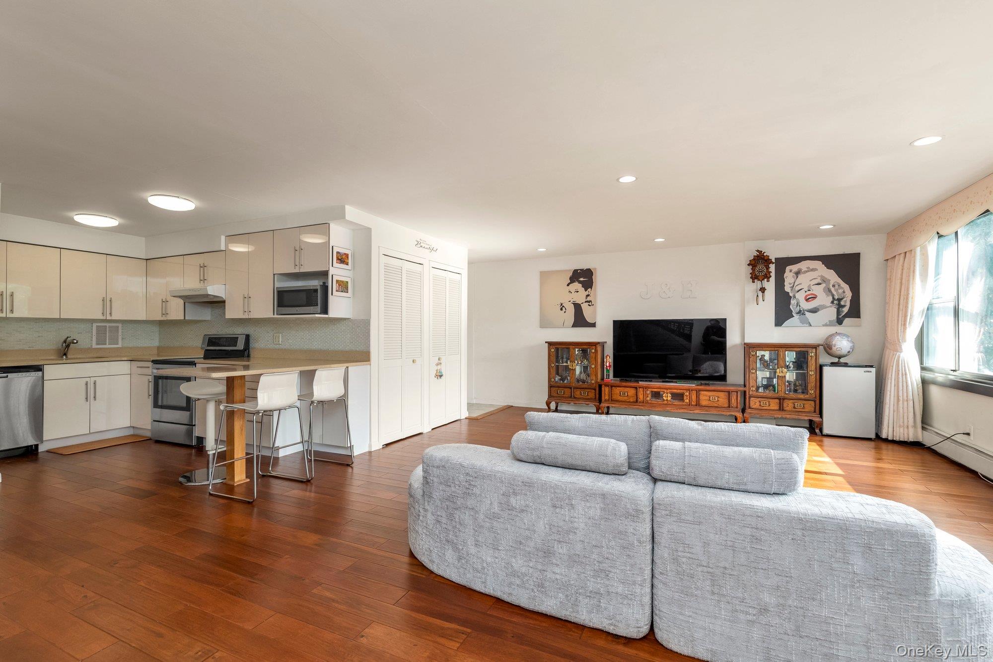 10-10 166 Street, Unit 6D photo 2