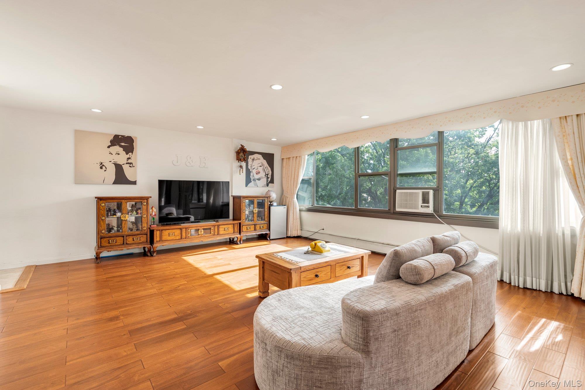 10-10 166 Street, Unit 6D photo 3