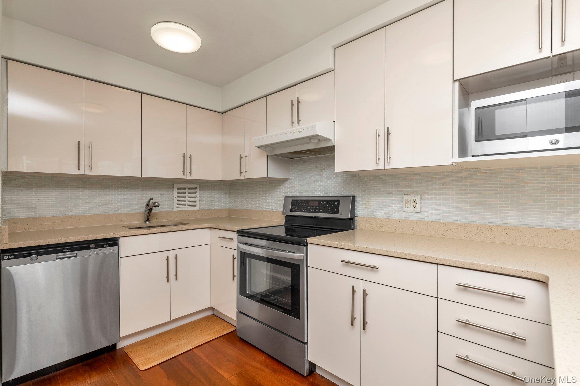 10-10 166 Street, Unit 6D photo 5