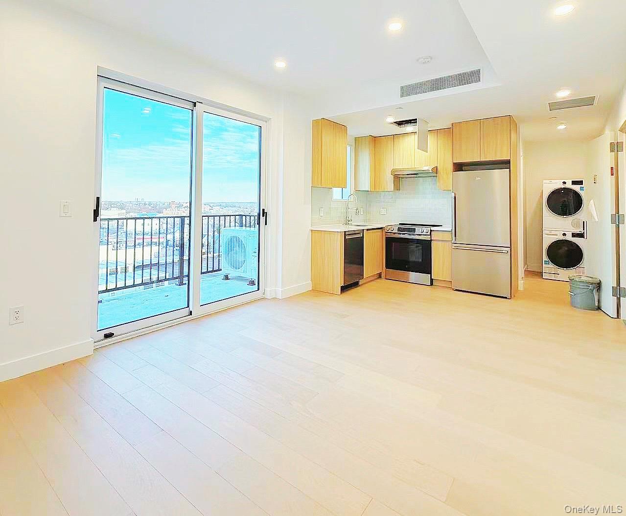 150-02 Northern Boulevard, Unit 6F photo 5