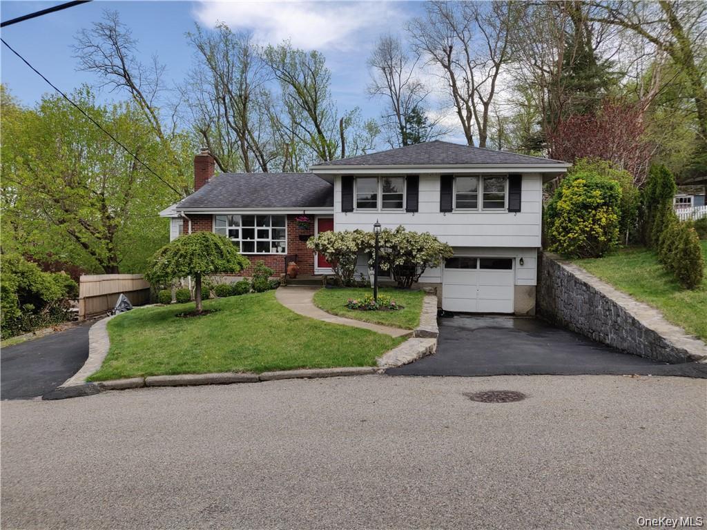 61 Homecrest Oval – For Rent