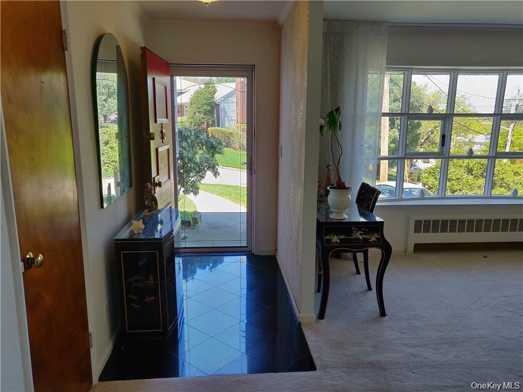 61 Homecrest Oval – For Rent photo 2