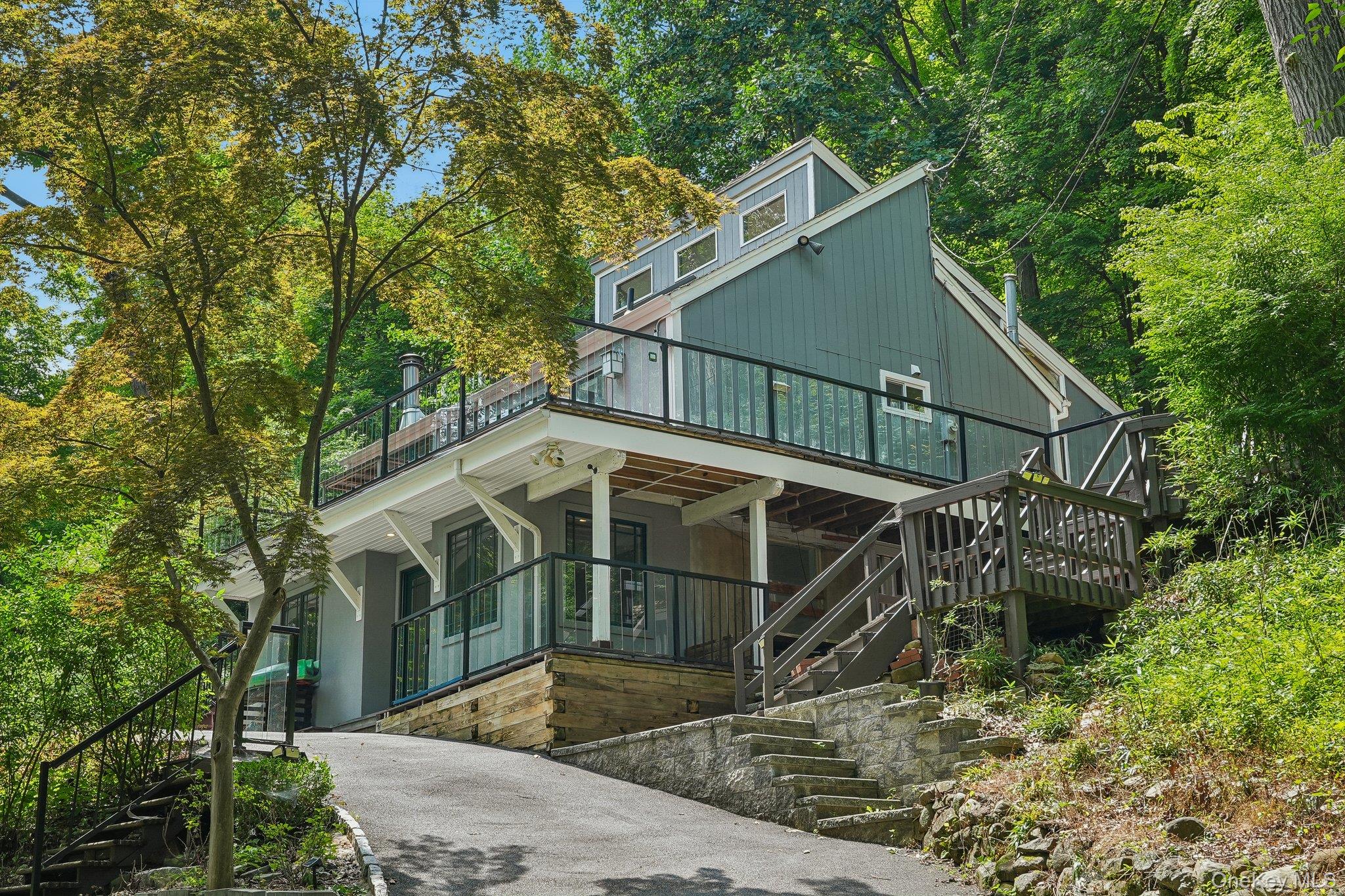 736 Route 9W S – For Sale