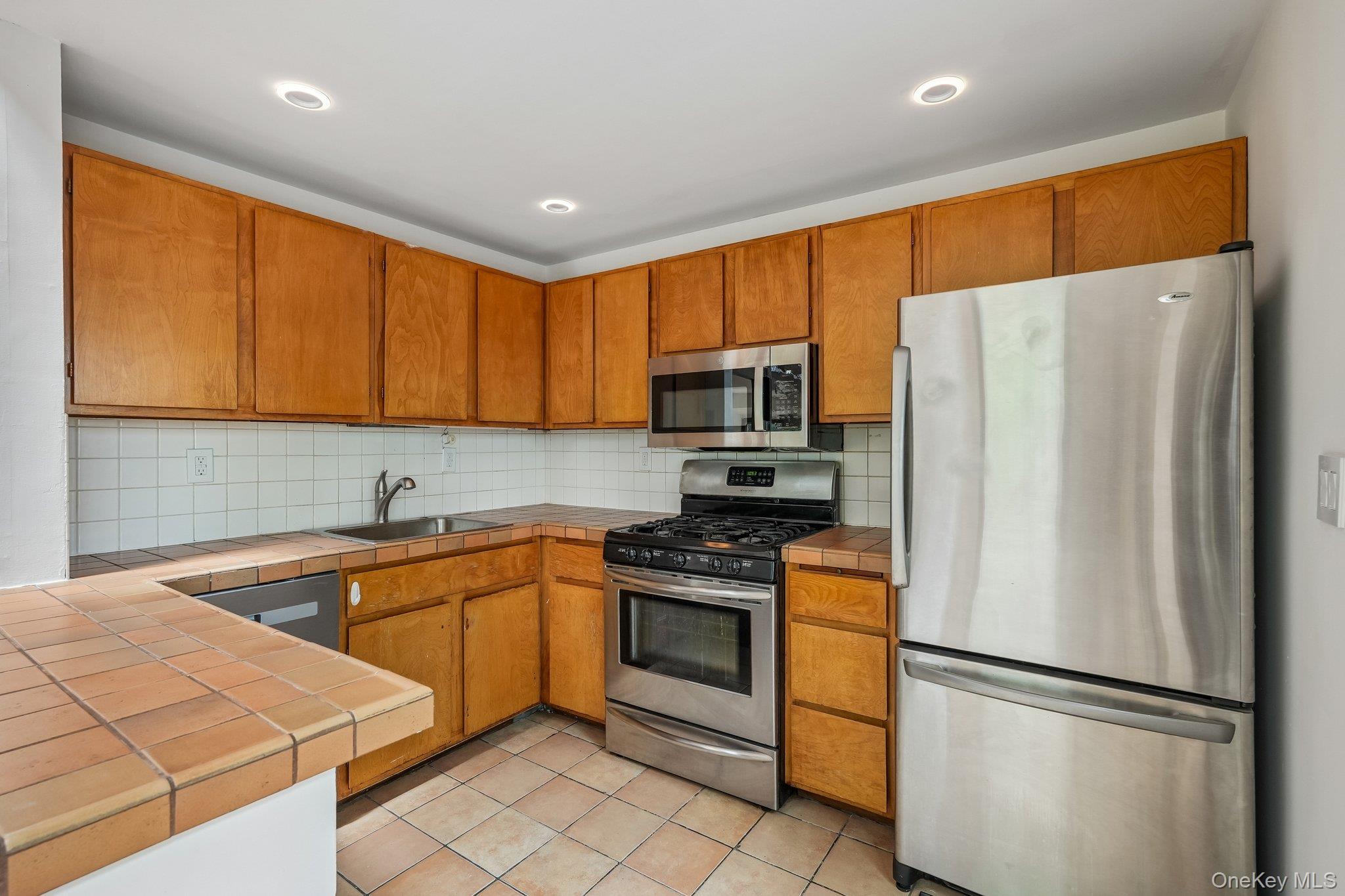 736 Route 9W S – For Sale photo 14