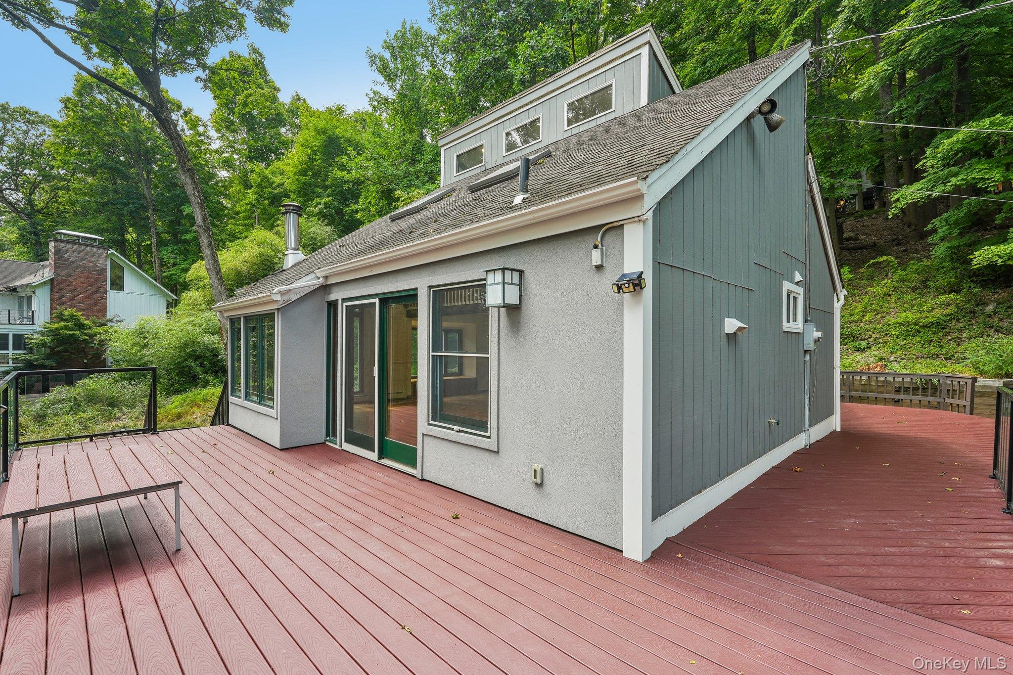 736 Route 9W S – For Sale photo 2