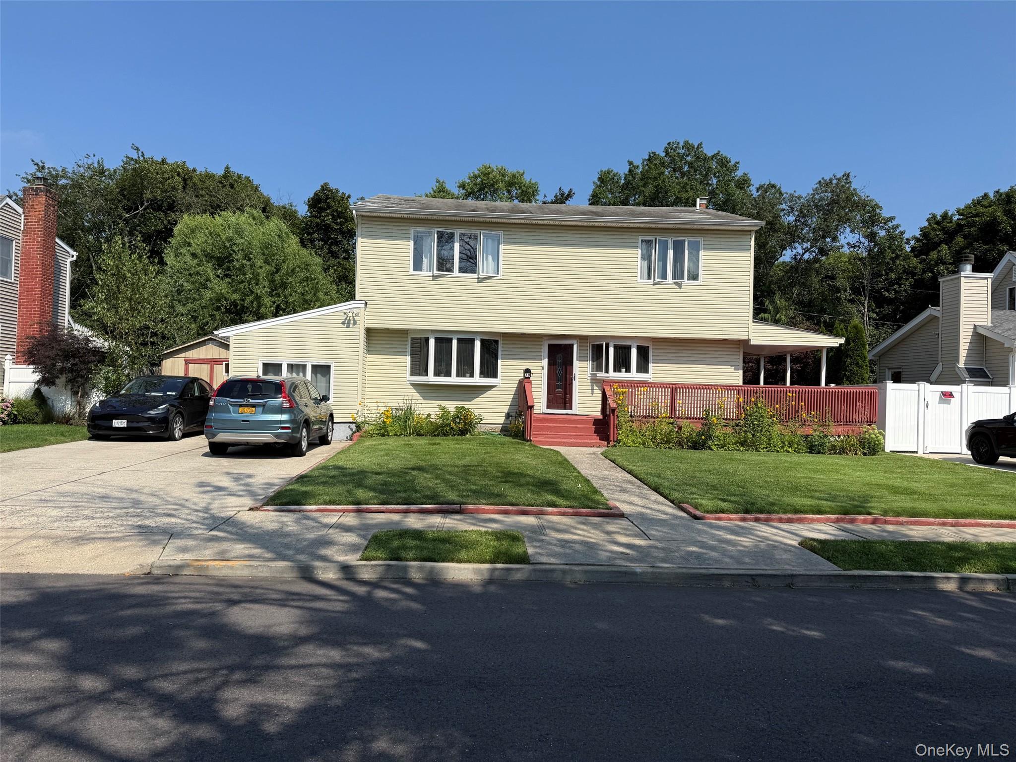 79 Elizabeth Drive – For Sale