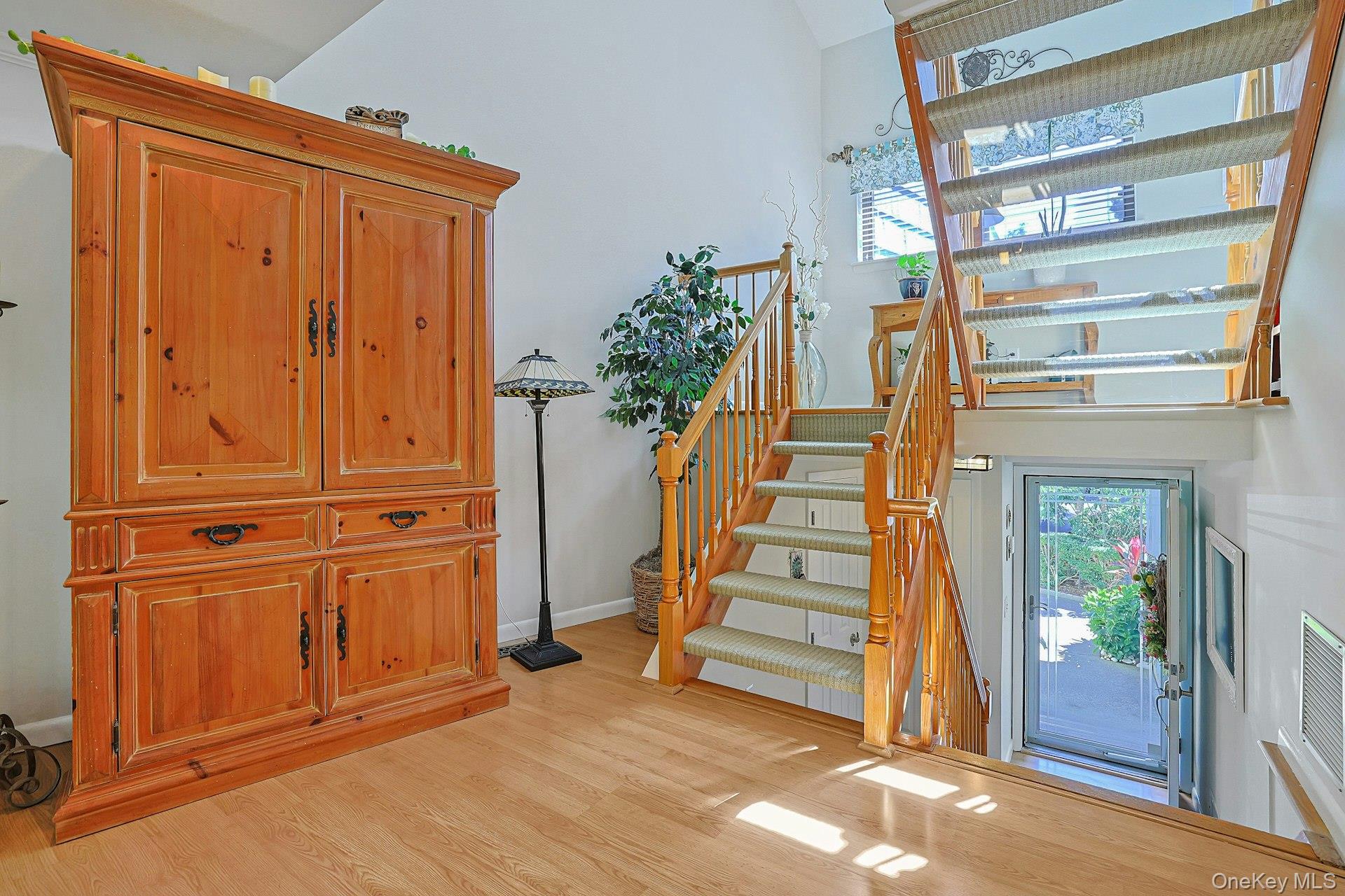 279 Treetop Circle – For Sale photo 4