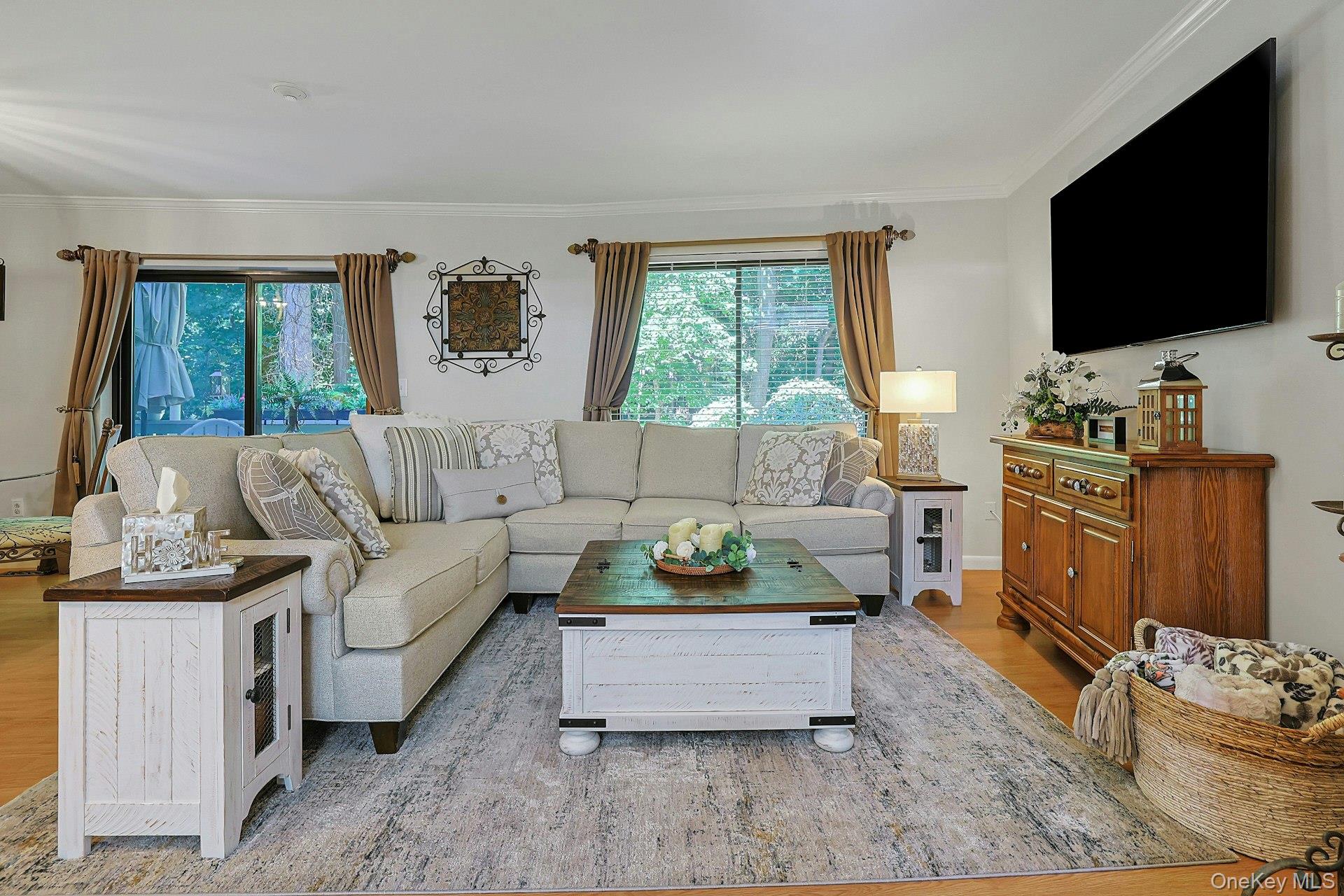 279 Treetop Circle – For Sale photo 8