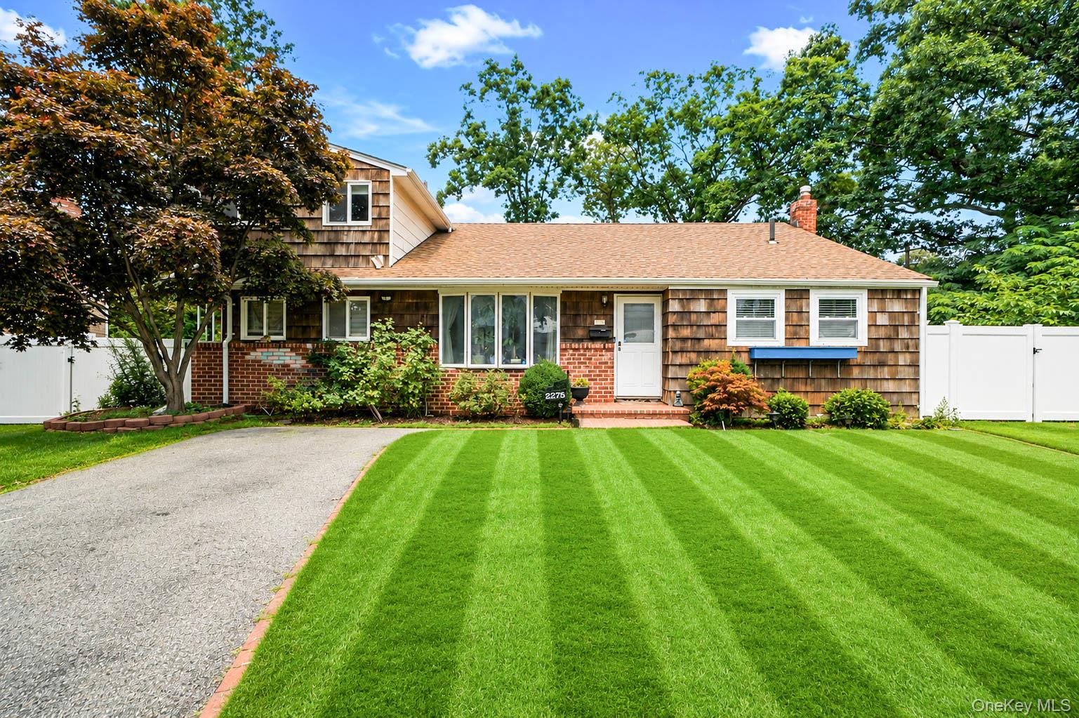 2275 Hynes Place – For Sale photo 3