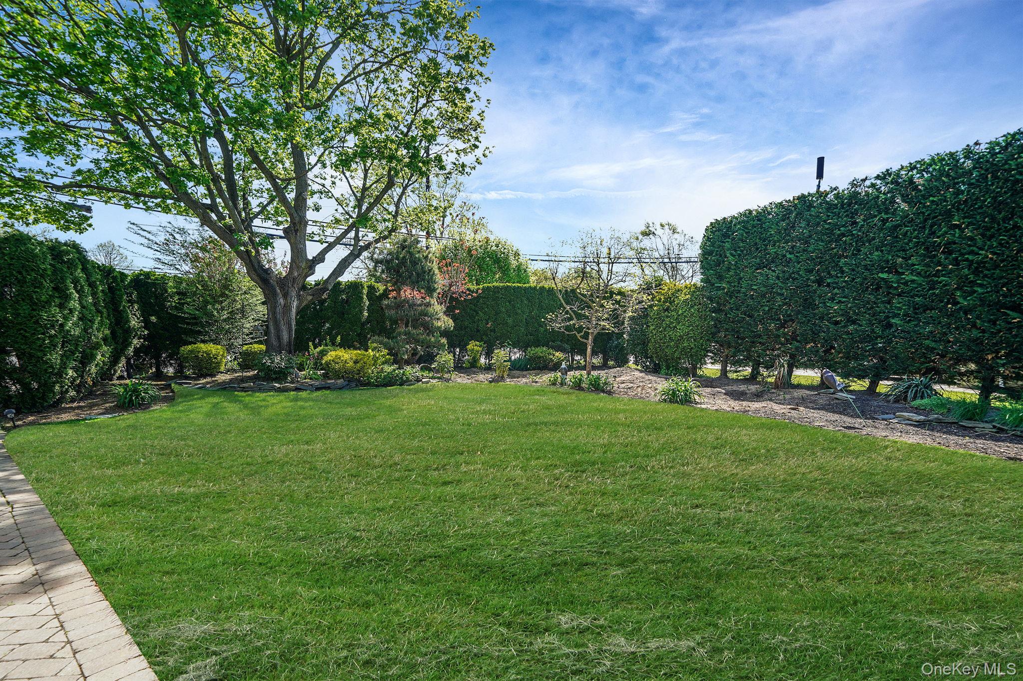 1072 Hicksville Road – For Rent photo 22