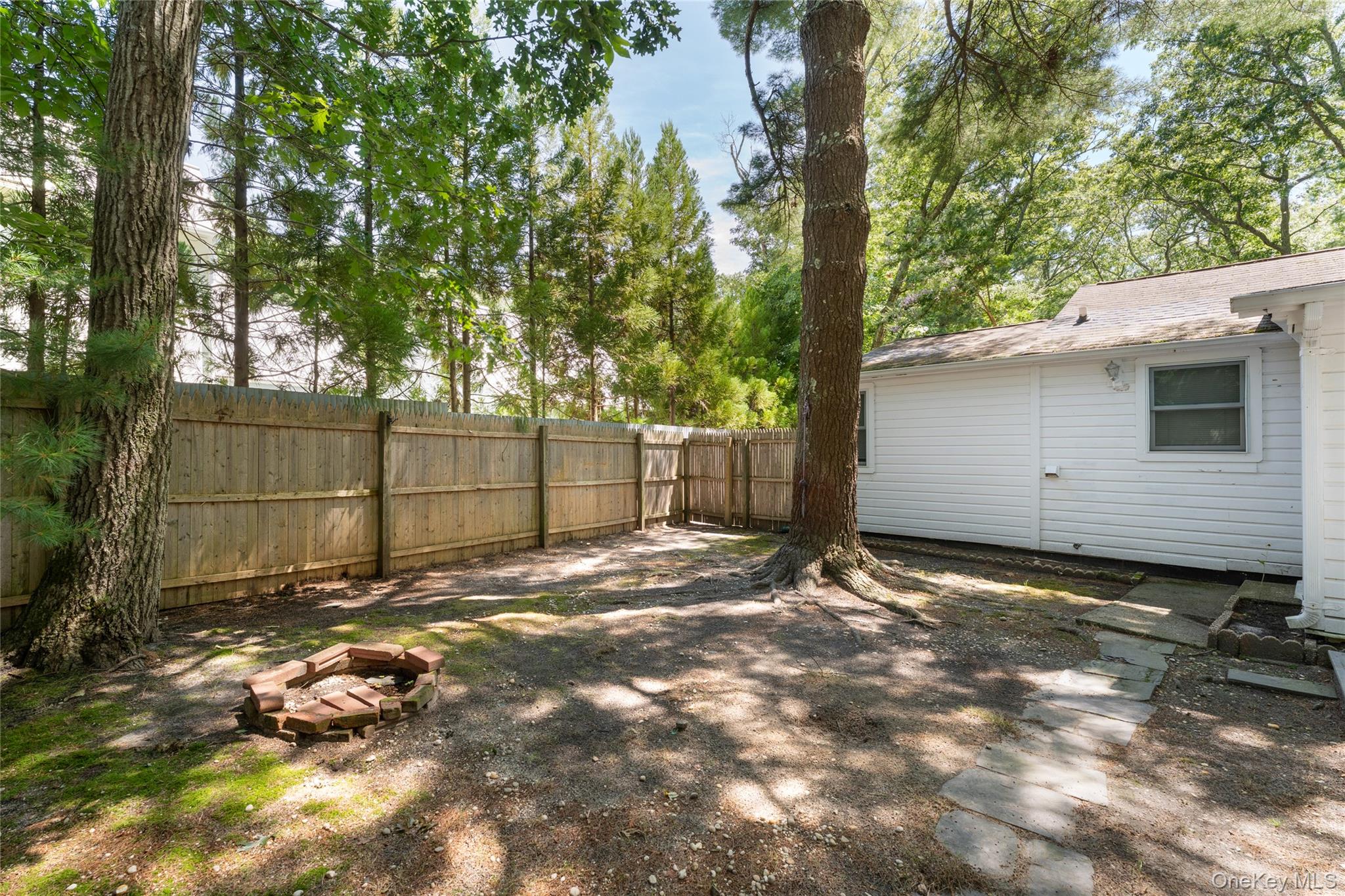 141 W Neck Road – For Sale photo 23