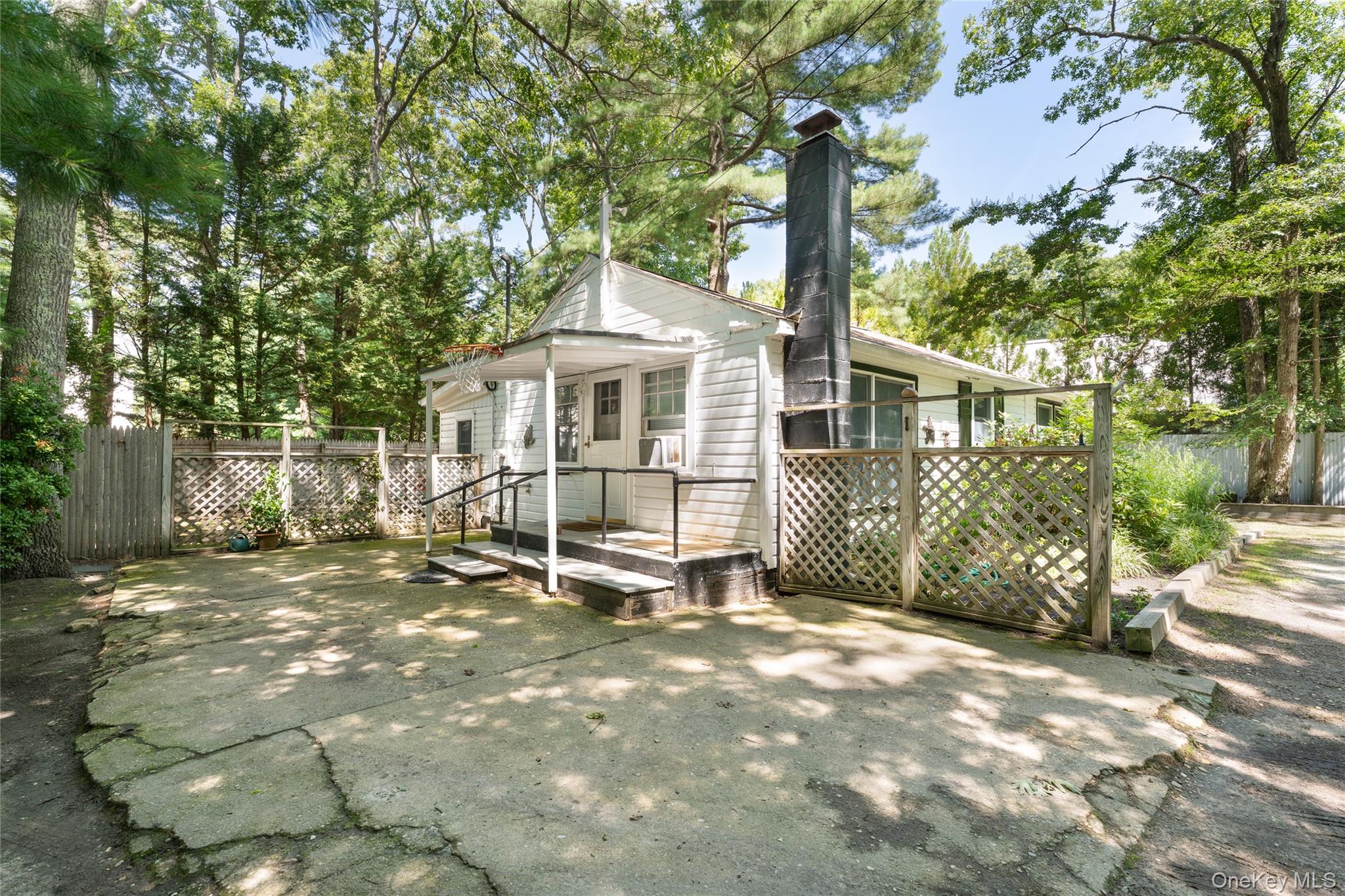 141 W Neck Road – For Sale photo 2