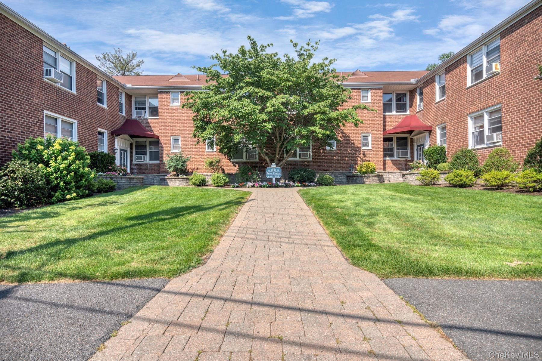 15 Bryant Crescent, Unit 2F