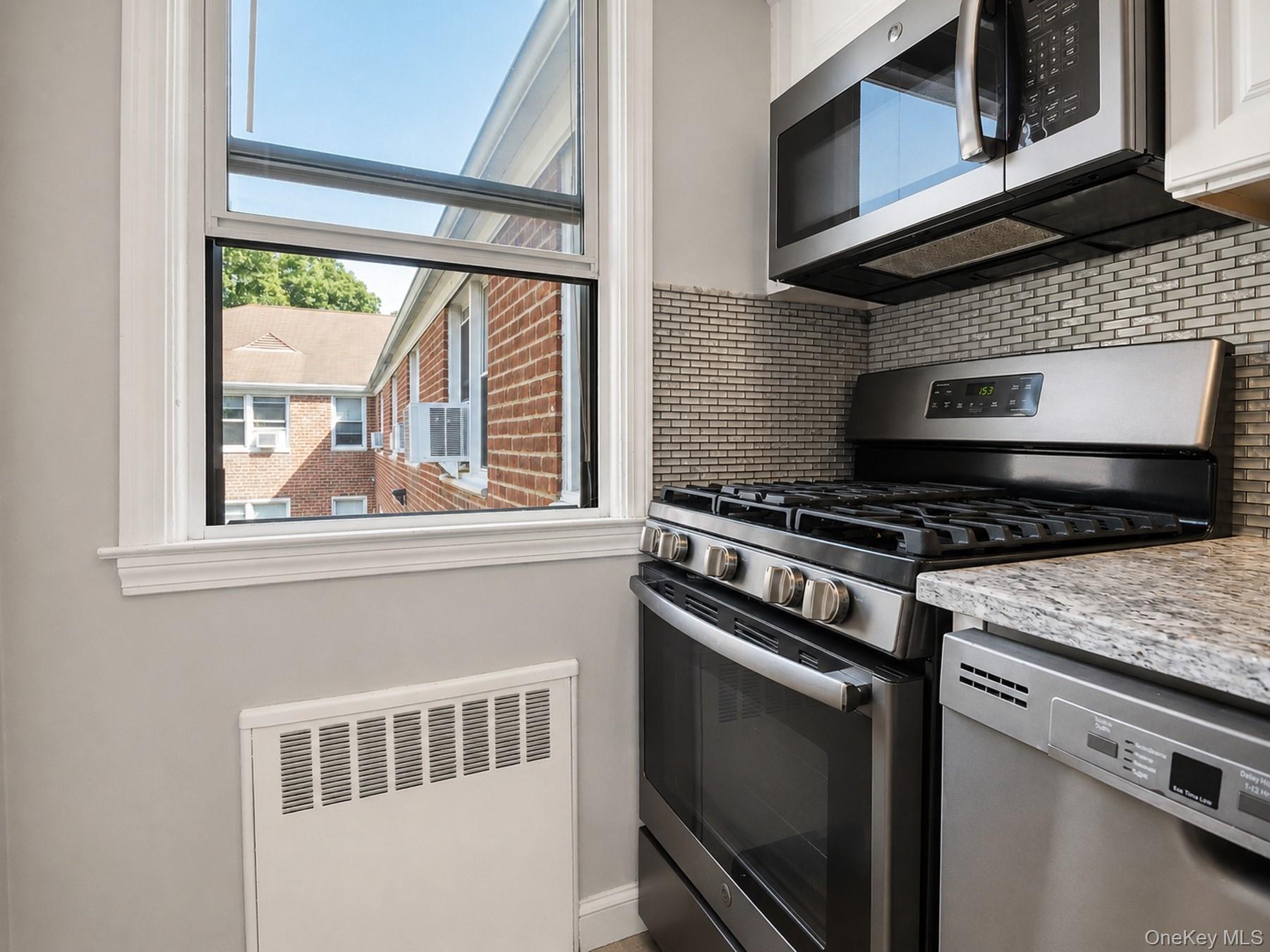 15 Bryant Crescent, Unit 2F photo 9