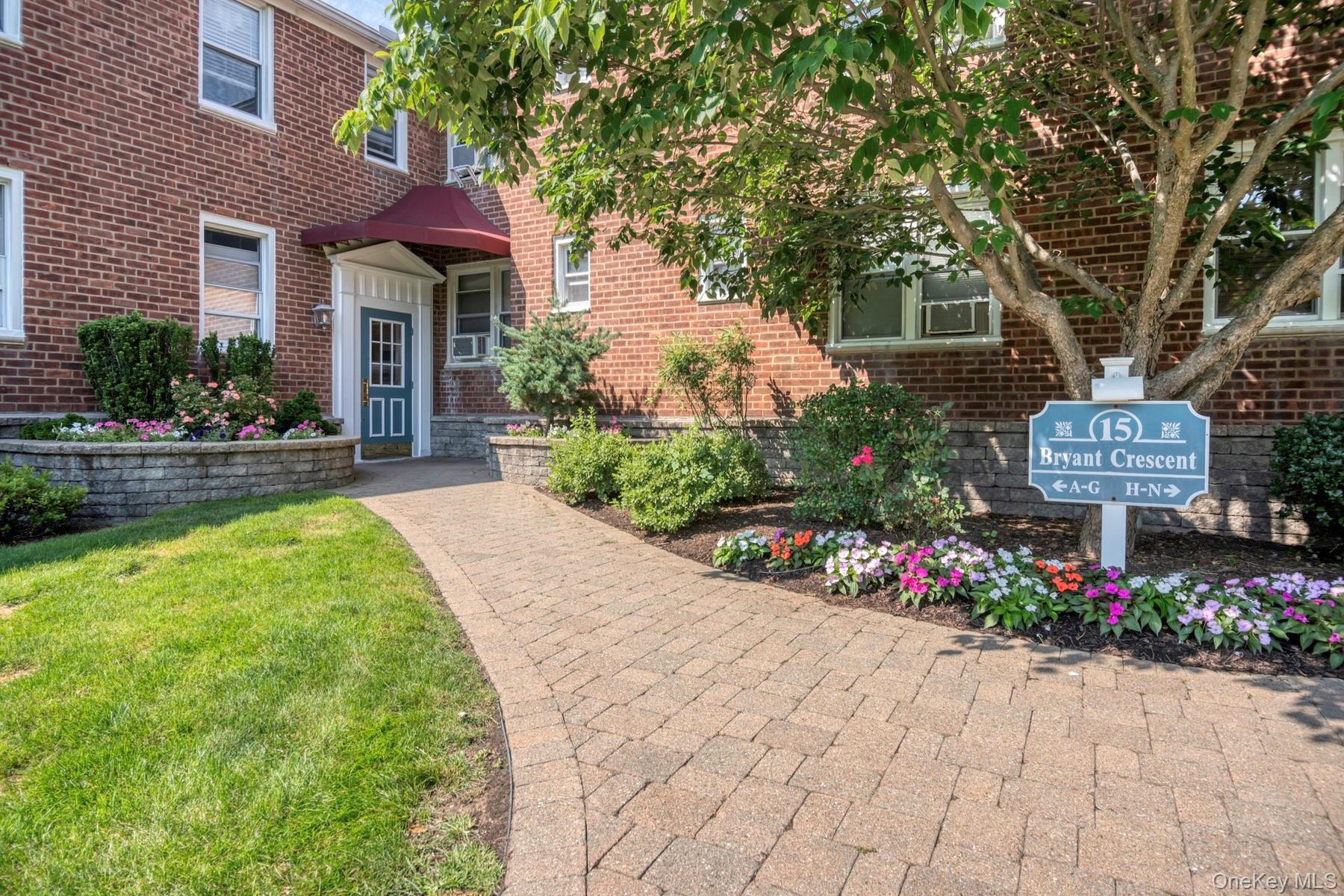 15 Bryant Crescent, Unit 2F photo 3