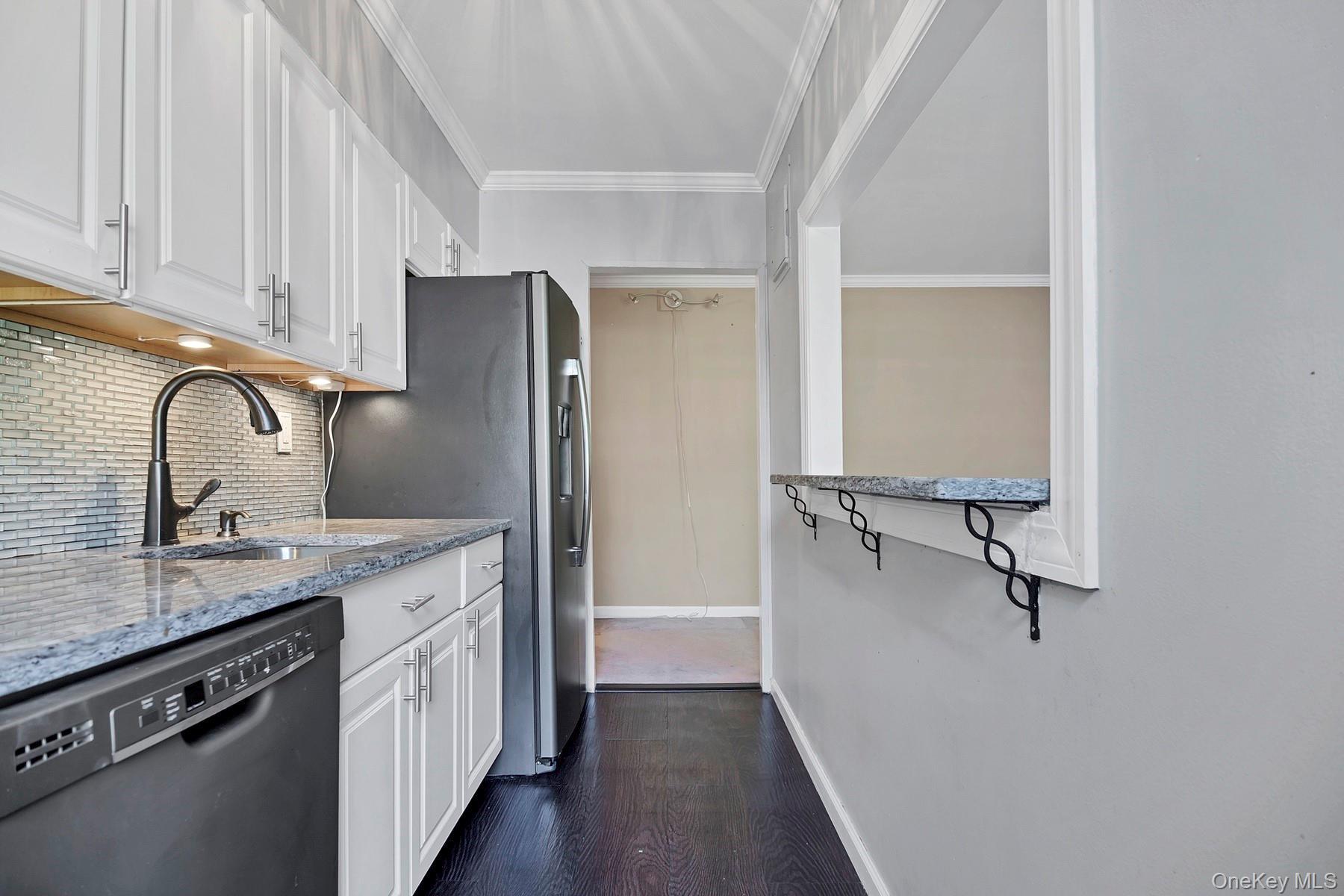 15 Bryant Crescent, Unit 2F photo 11