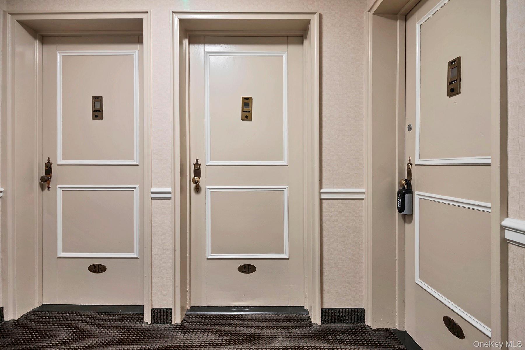 15 Bryant Crescent, Unit 2F photo 4