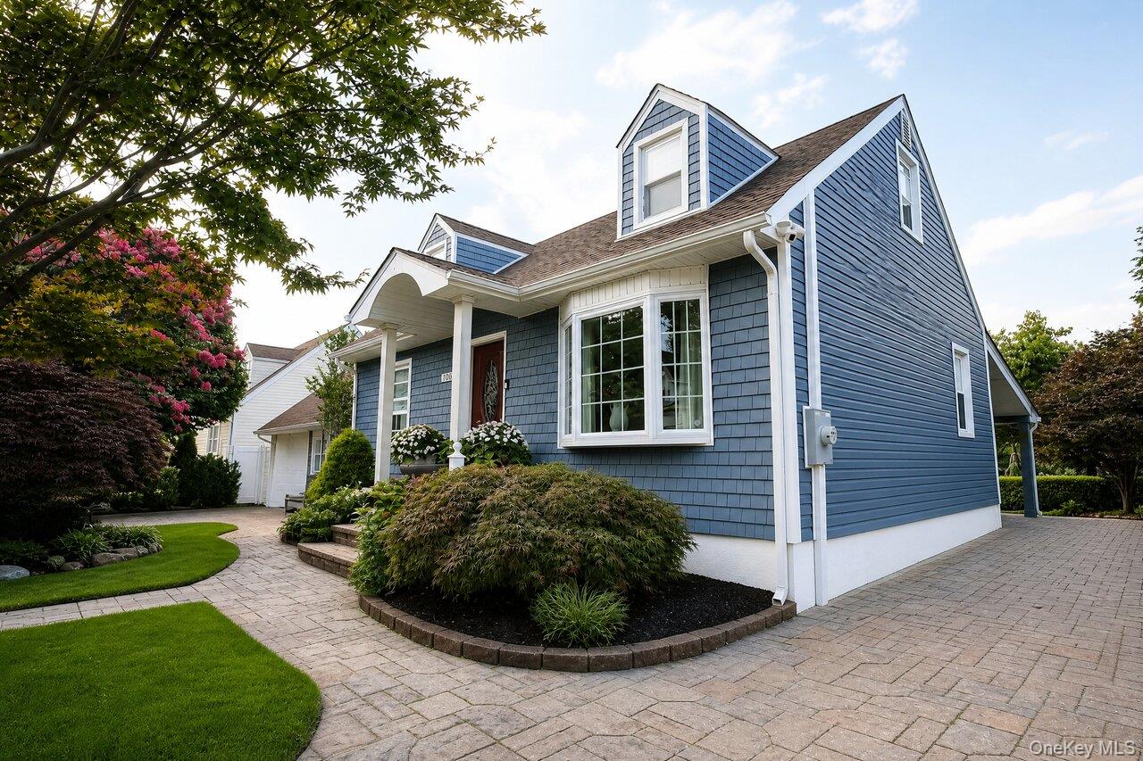 1061 Midland Street – For Sale photo 2