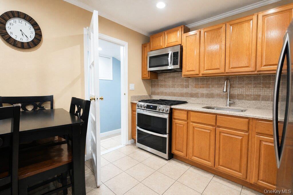 1061 Midland Street – For Sale photo 4