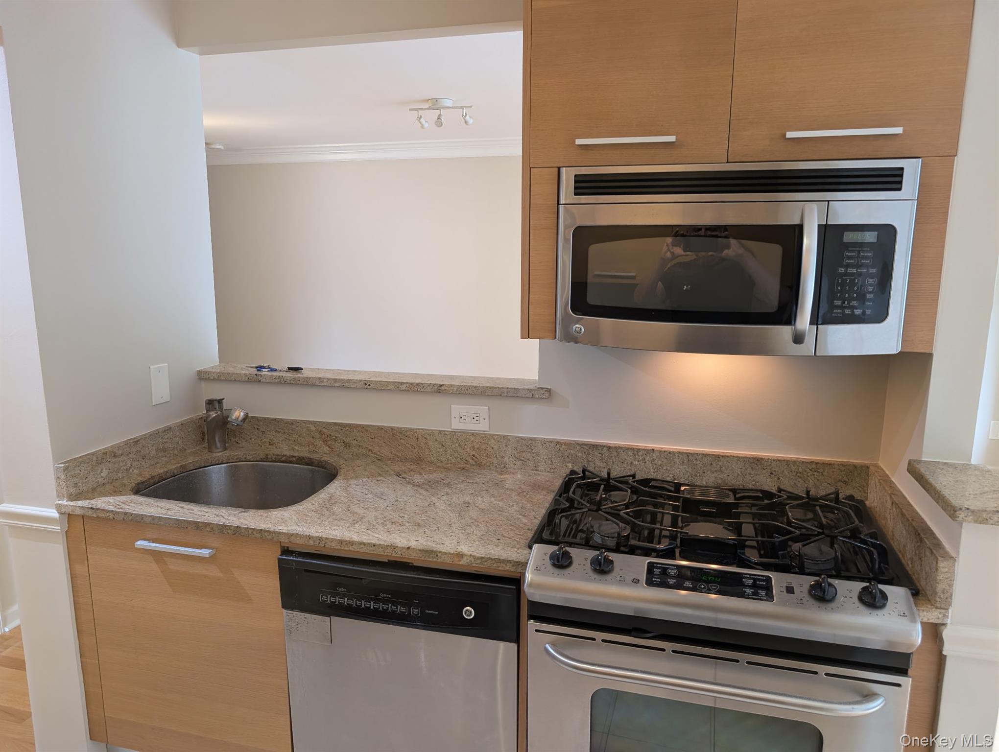 1155 Warburton Avenue – For Rent photo 4