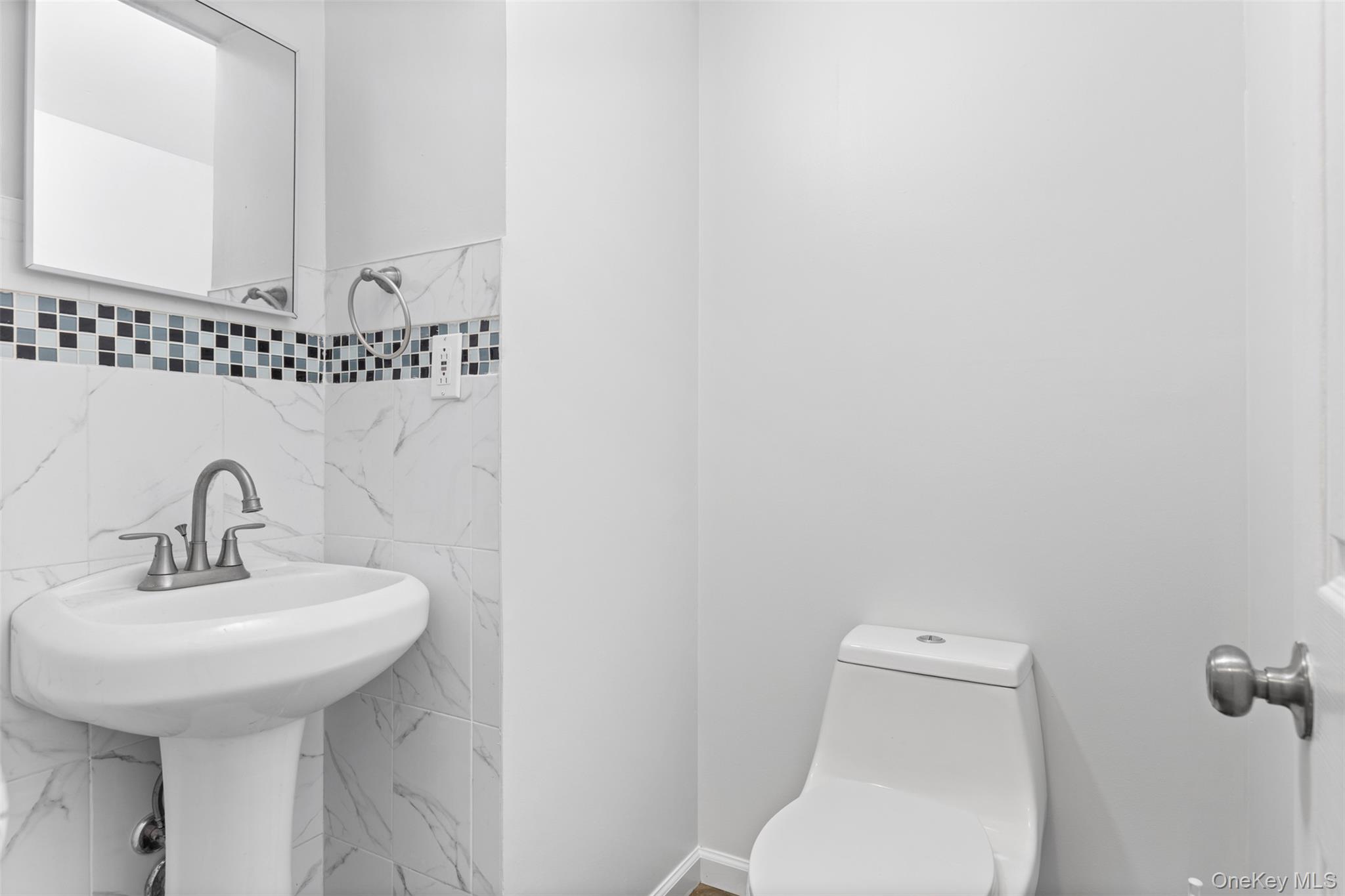 336 Scranton Avenue – For Sale photo 8