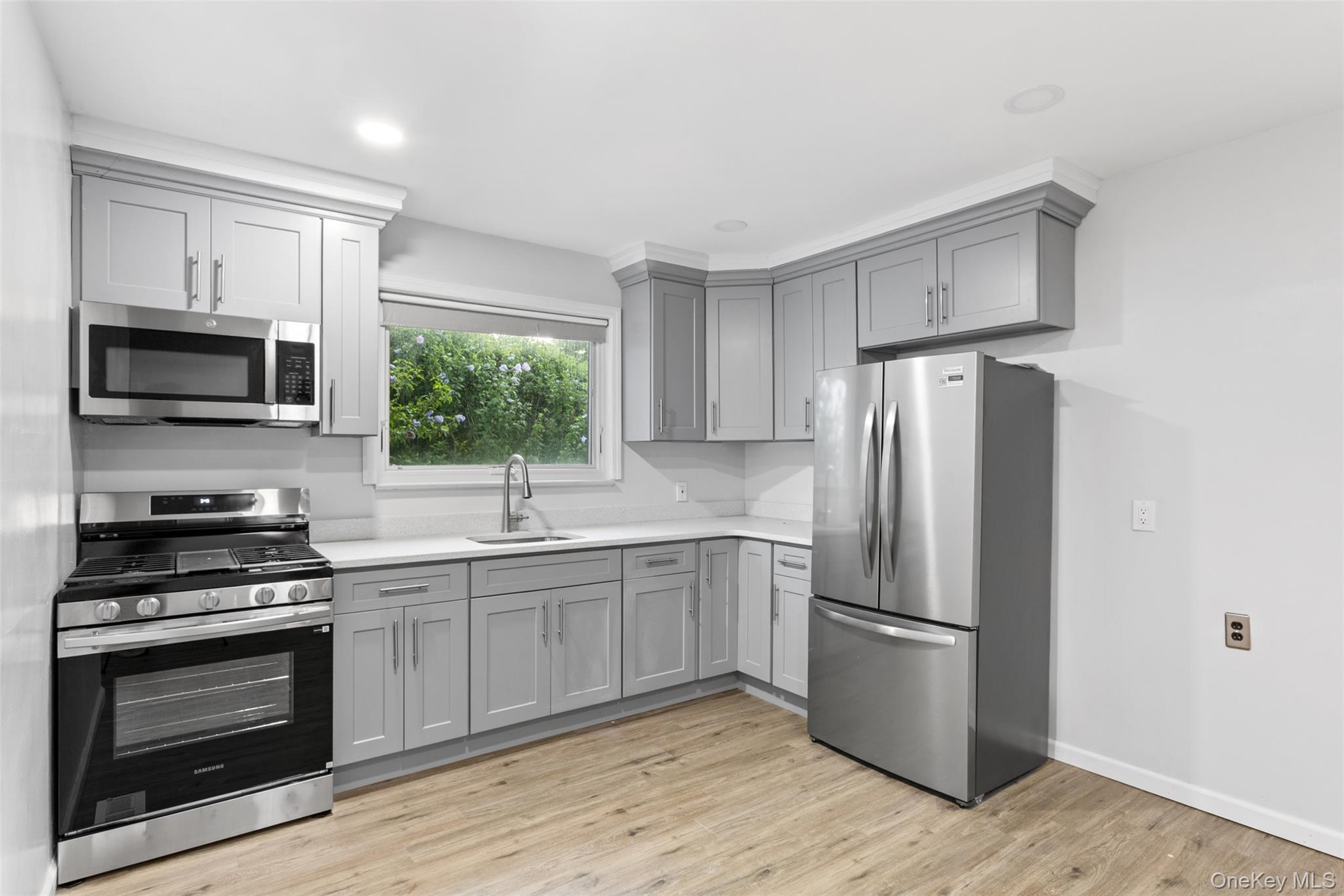 336 Scranton Avenue – For Sale photo 3