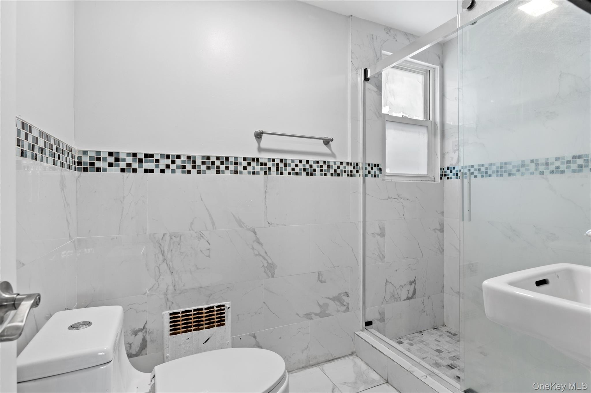 336 Scranton Avenue – For Sale photo 18