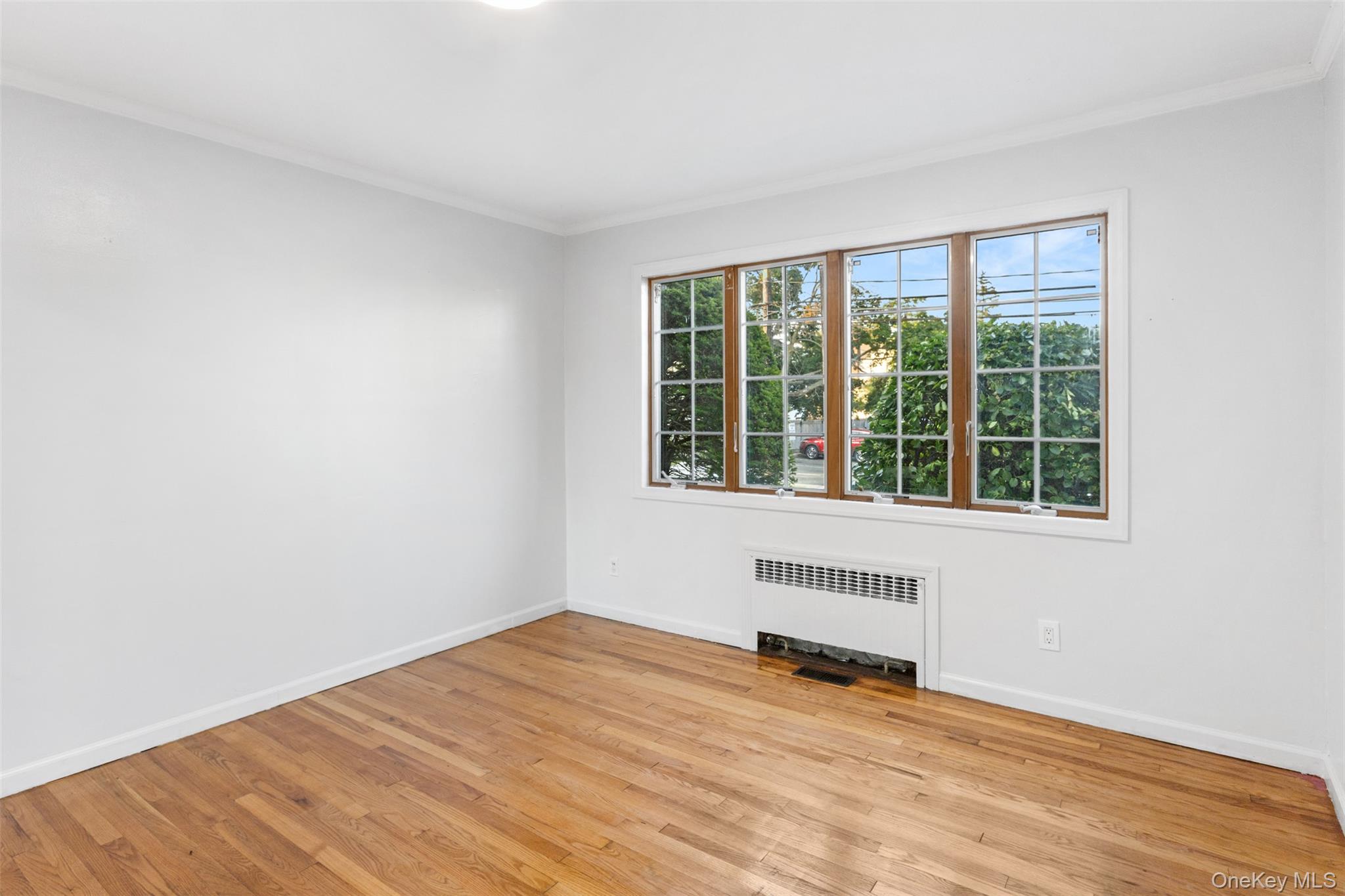 336 Scranton Avenue – For Sale photo 4