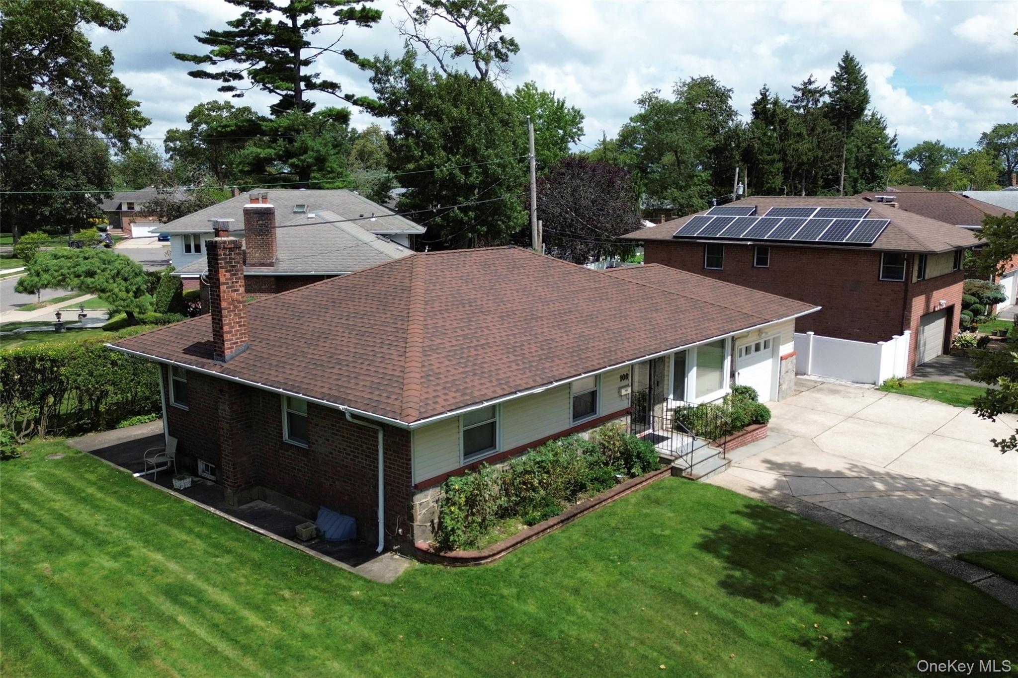 108 Marcus Avenue – For Sale photo 5