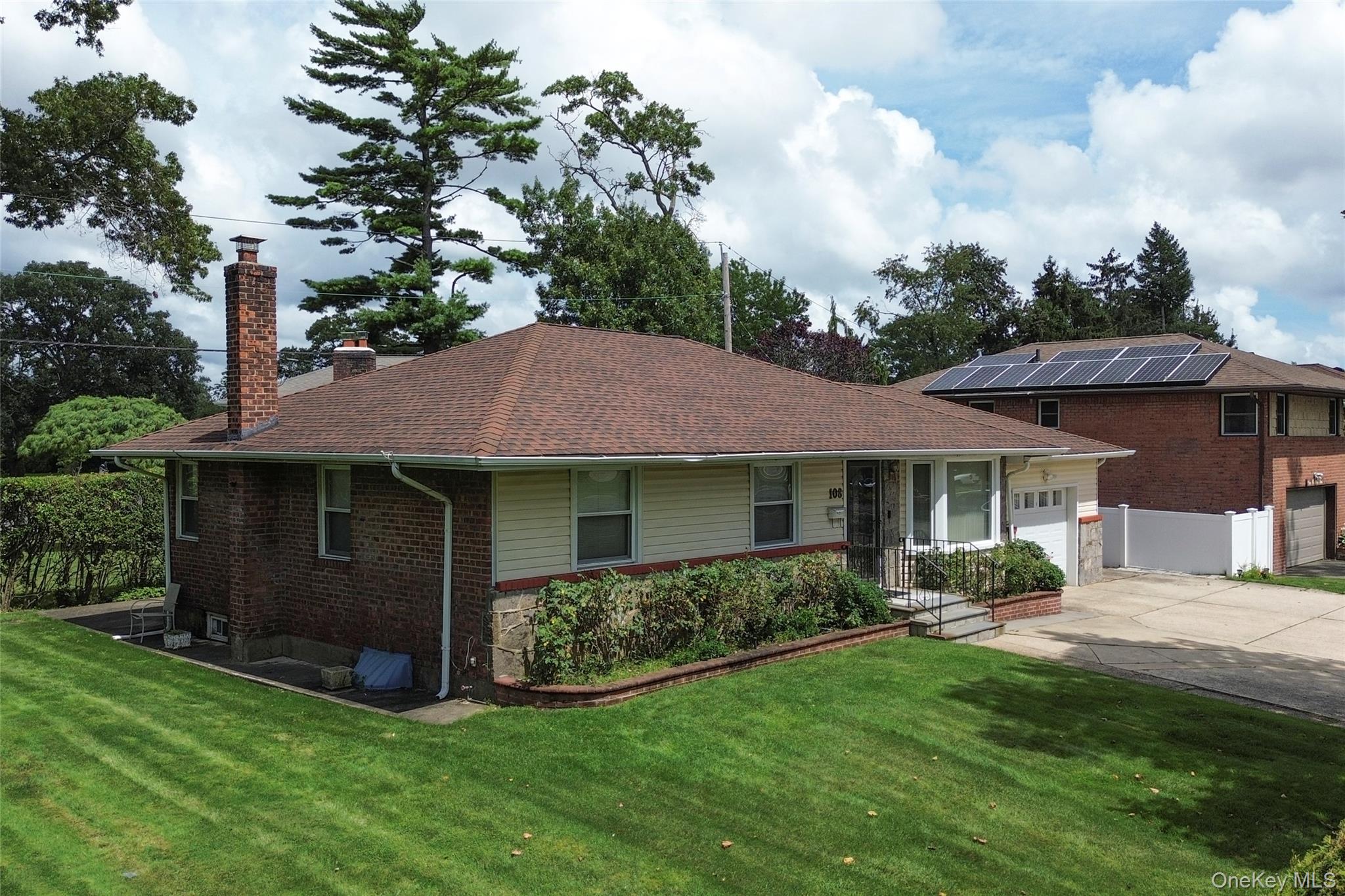 108 Marcus Avenue – For Sale photo 4