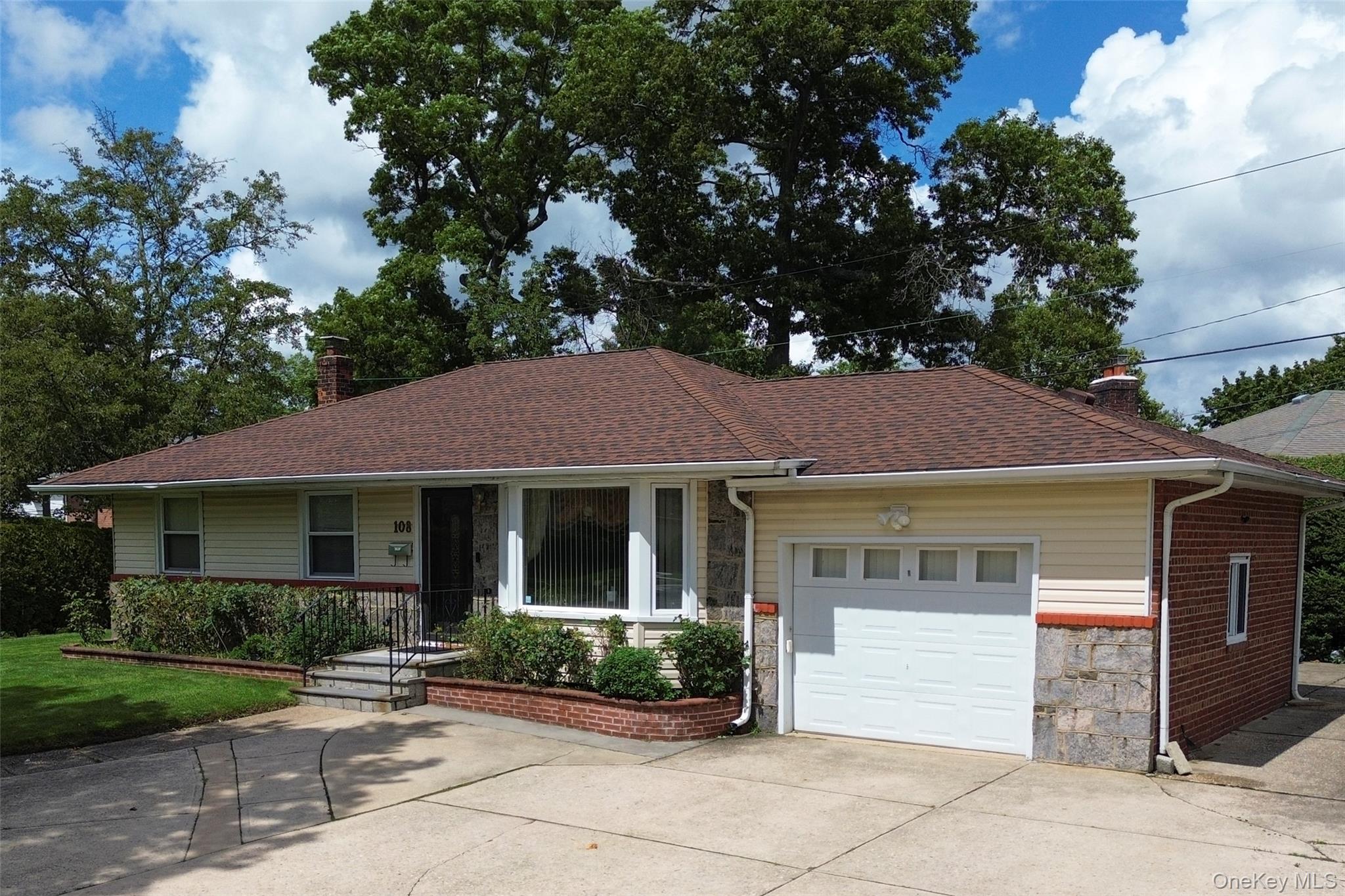 108 Marcus Avenue – For Sale photo 3