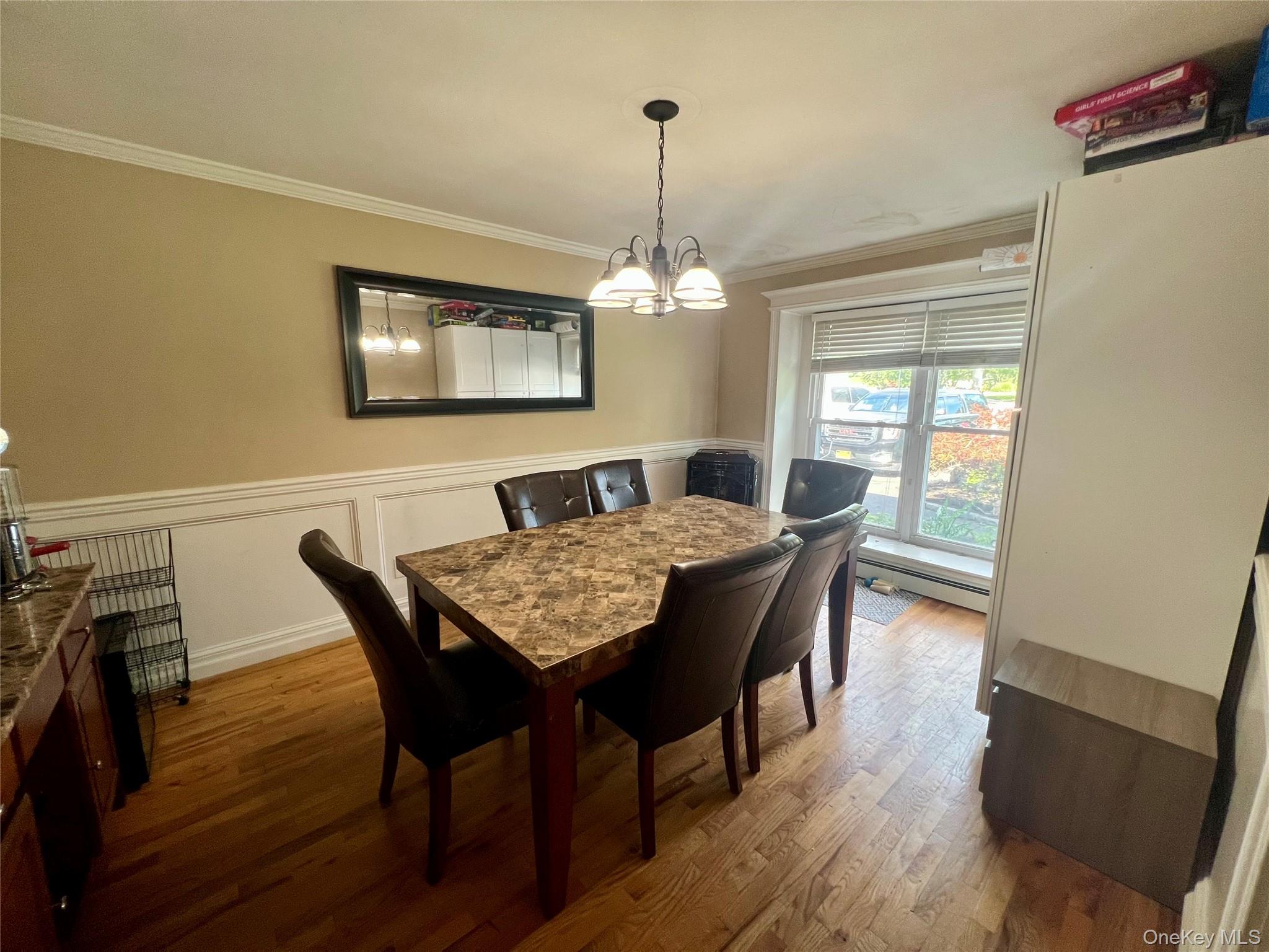 7 Carston Street W – For Sale photo 4
