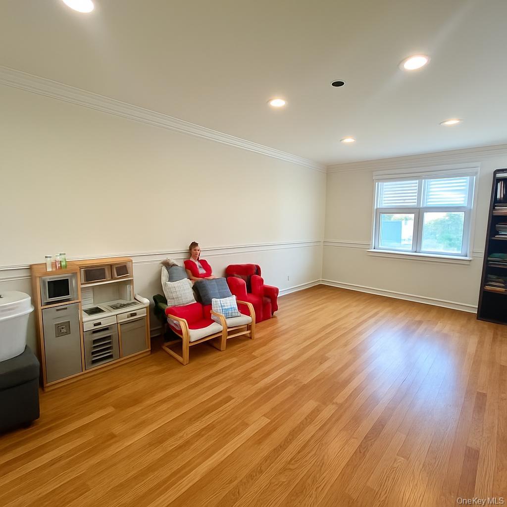 7 Carston Street W – For Sale photo 10